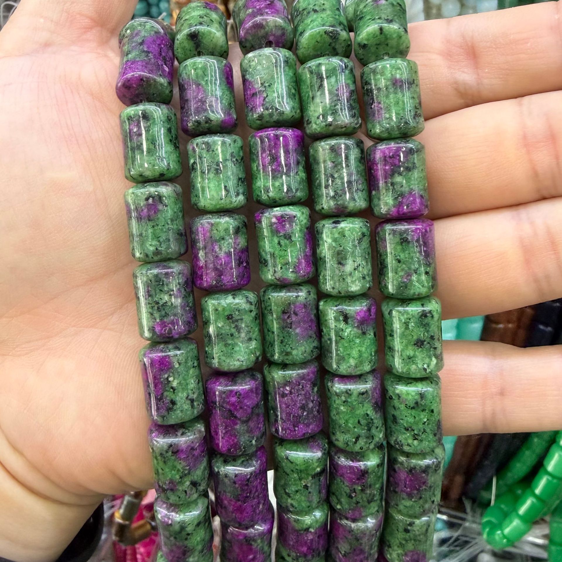 Rubí en Zoisite