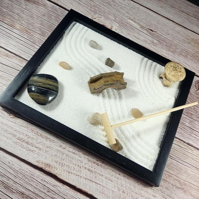 Simple chinese sandbox (15*11*1.2cm) with single small sand rake