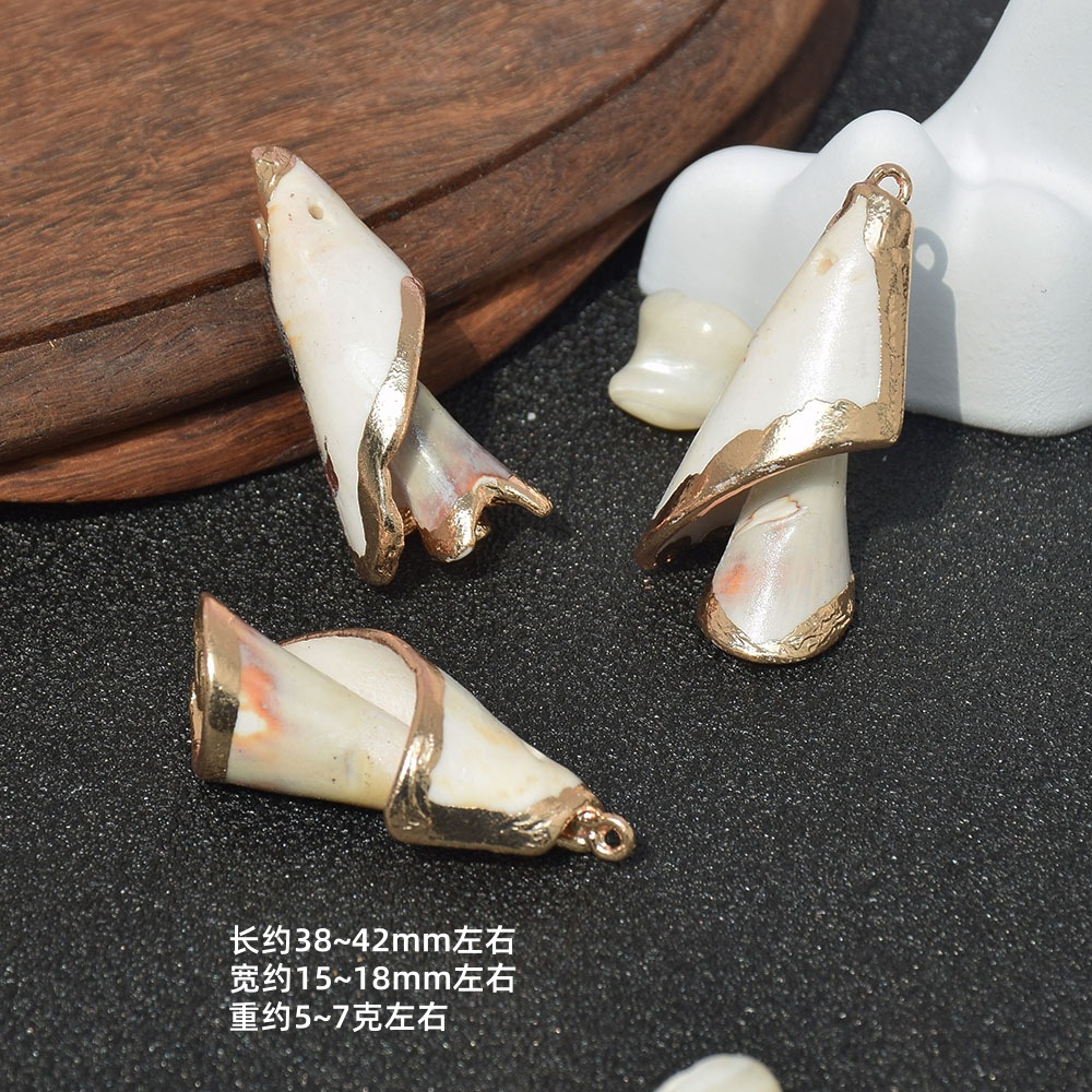 Dz176 (cornice snail)