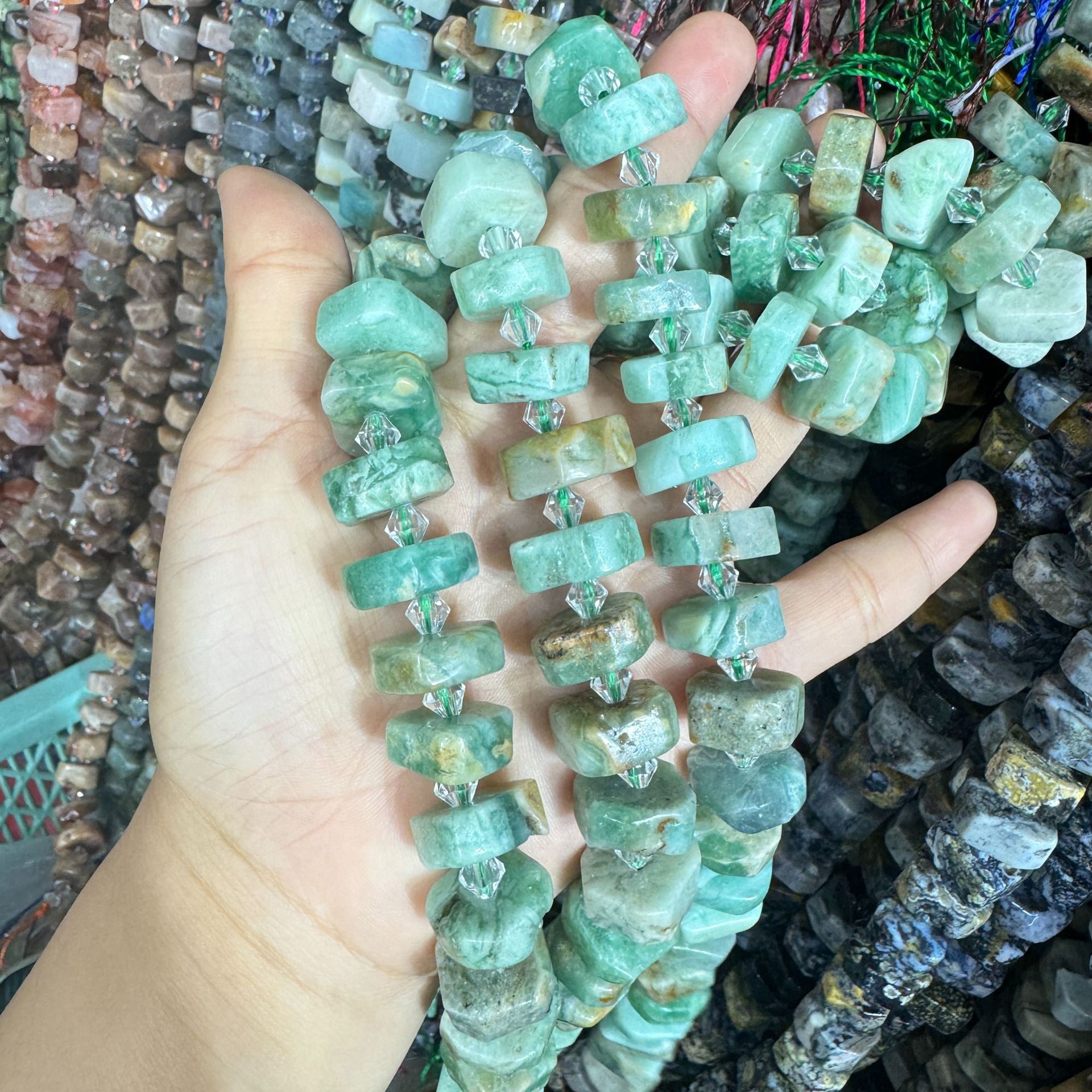 Green crystal (about 28 pieces)