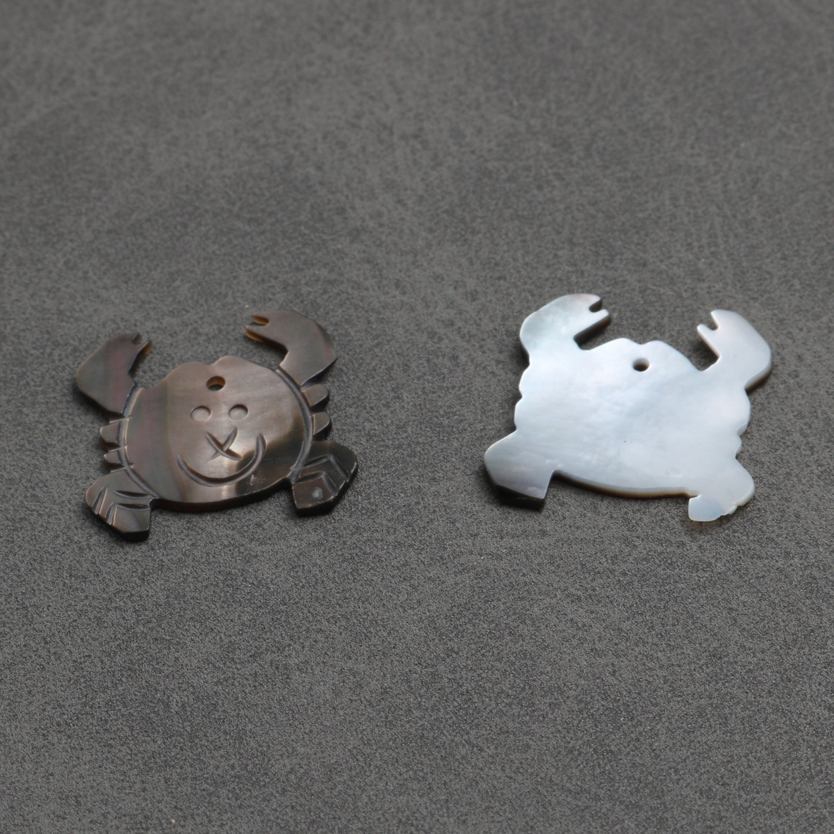 Gray crab 16.8*17.4*1.6mm