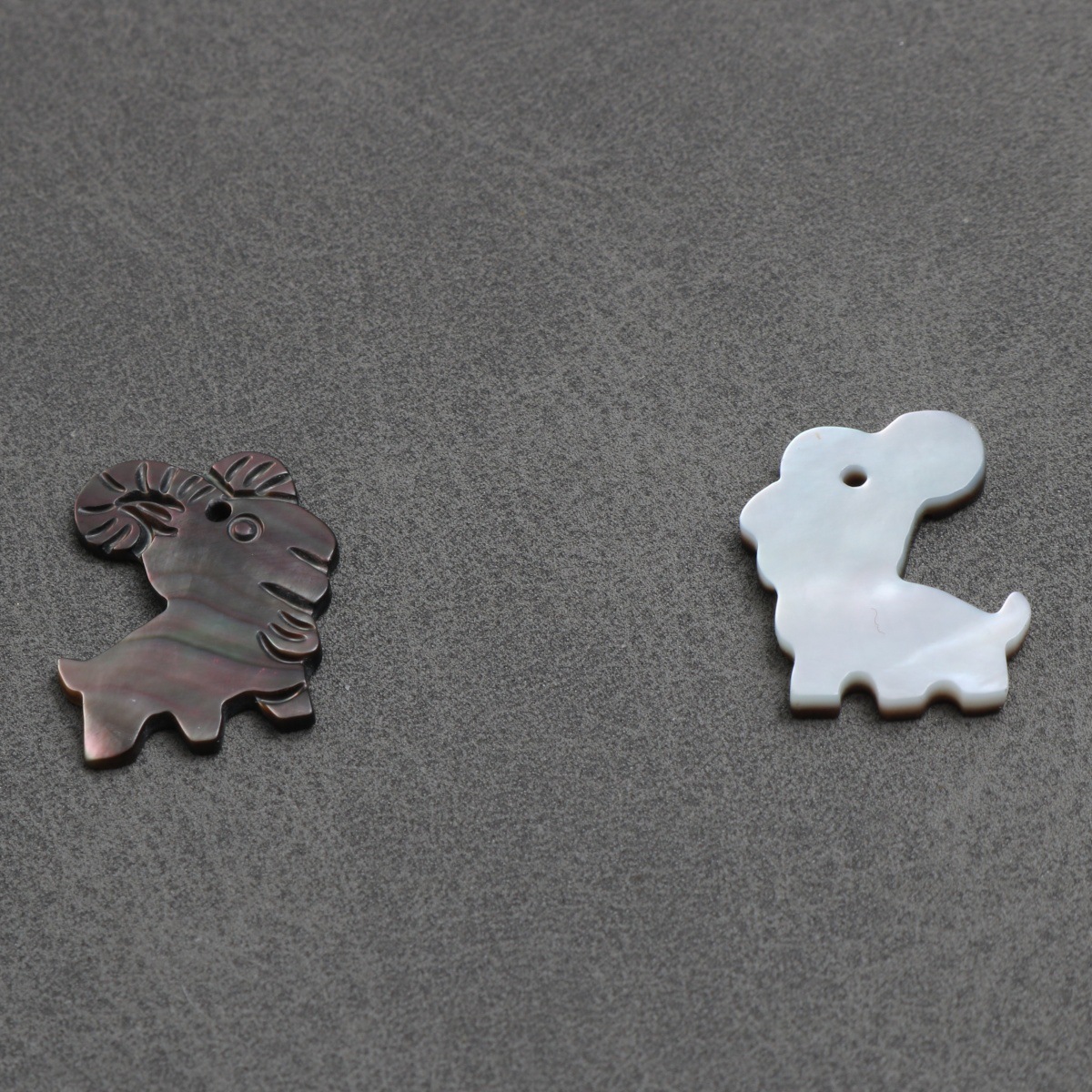 Gray sheep 12.5*18.3*1.4mm