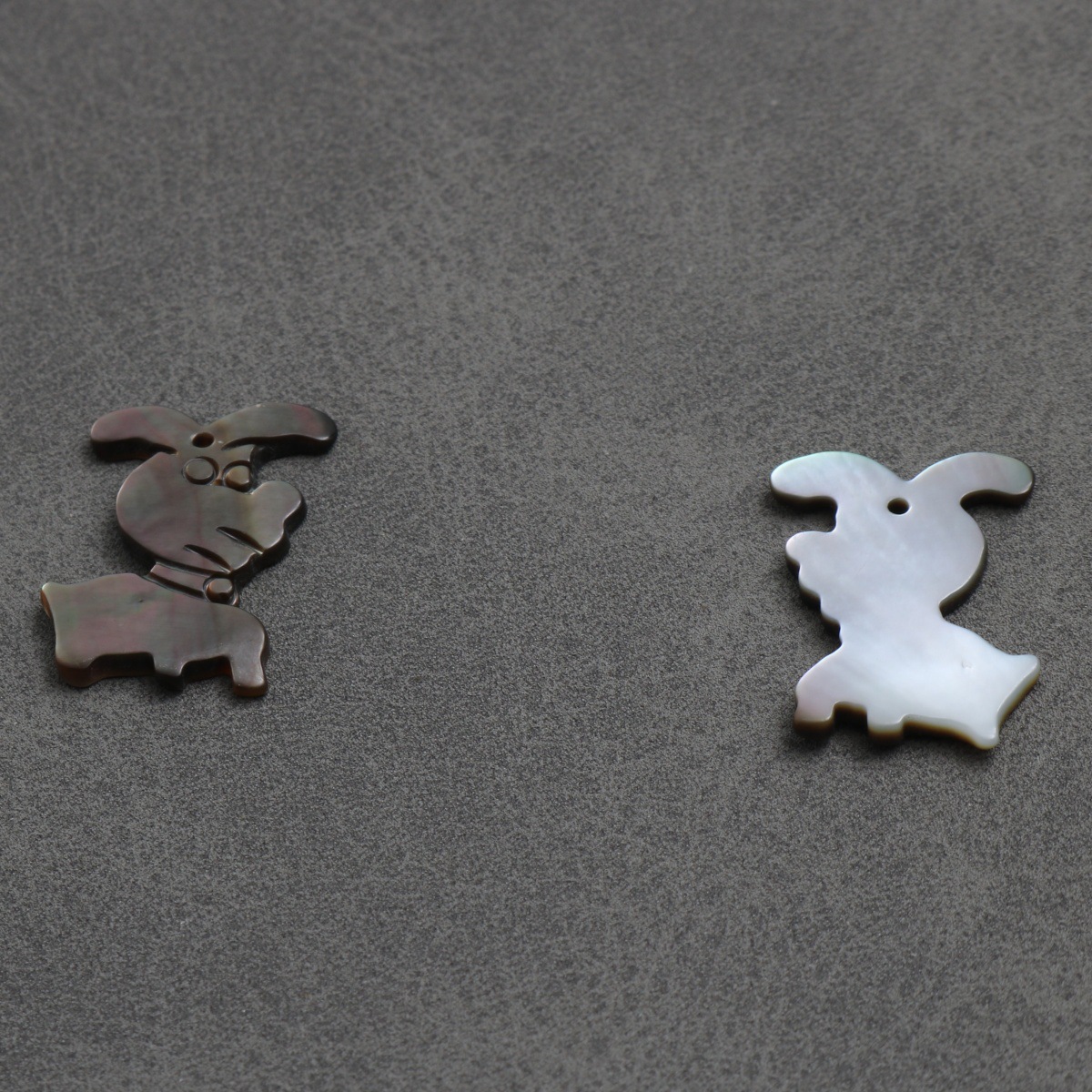Gray dog 13.3*19.1.4mm