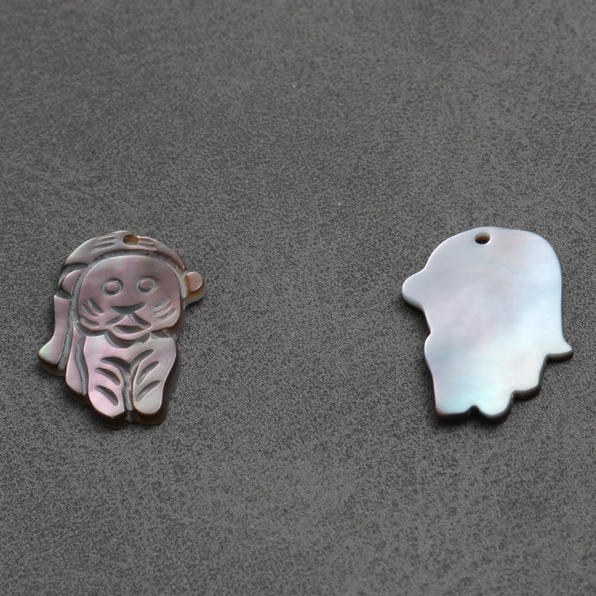 Gray lion king 11.4*17.8*1.4mm