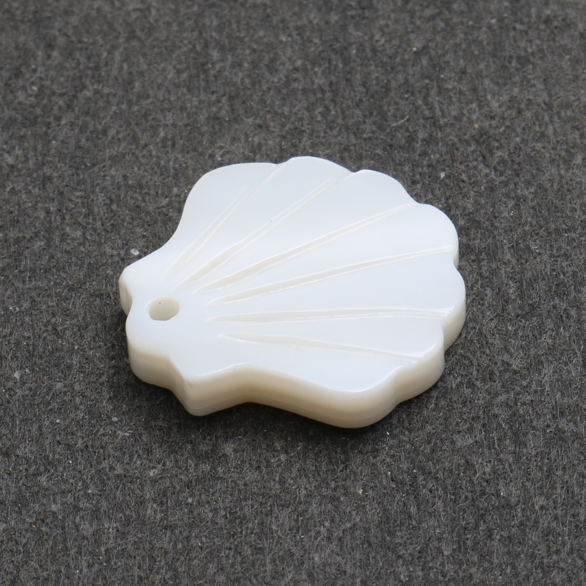 White shell 21*21mm