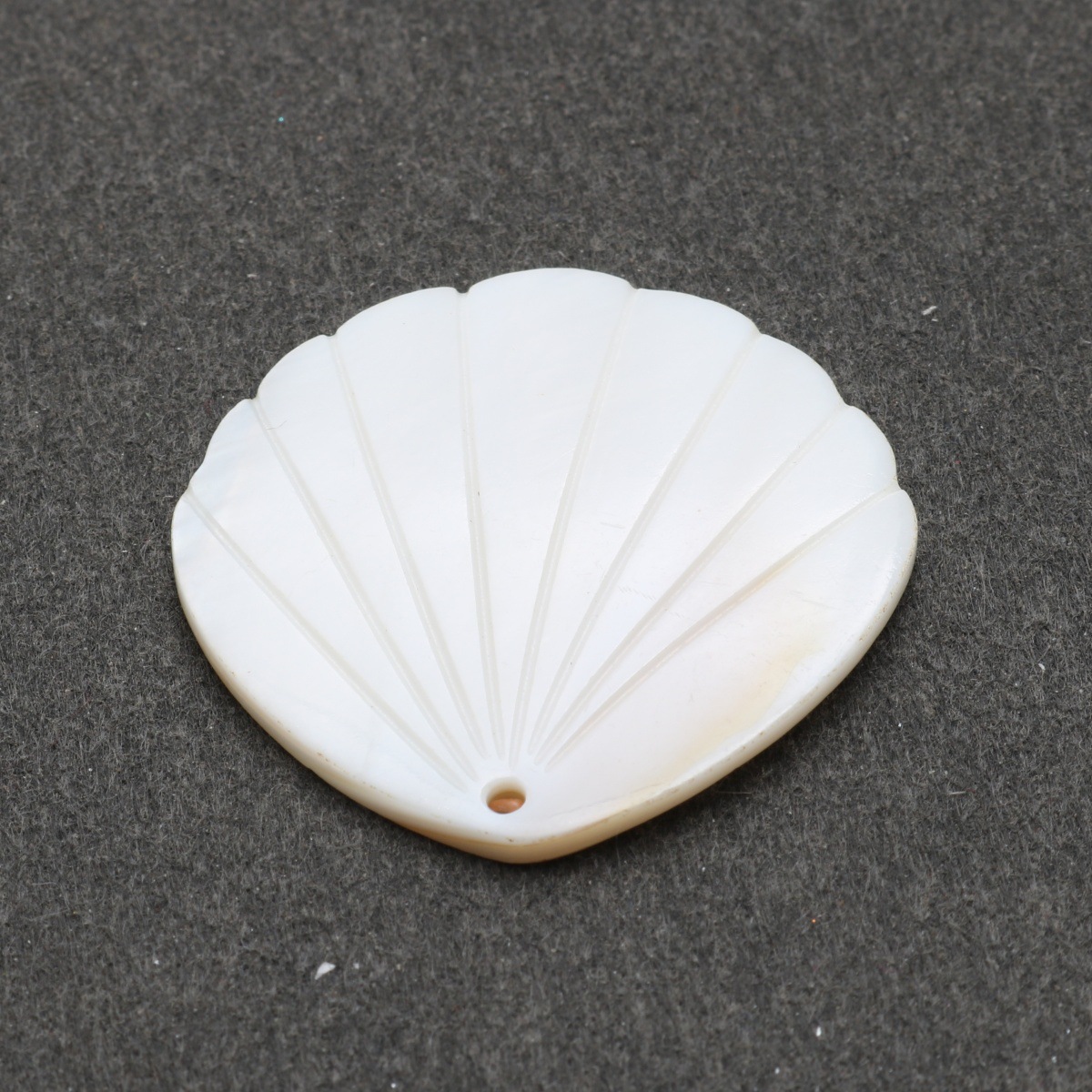 White shell 33*33mm