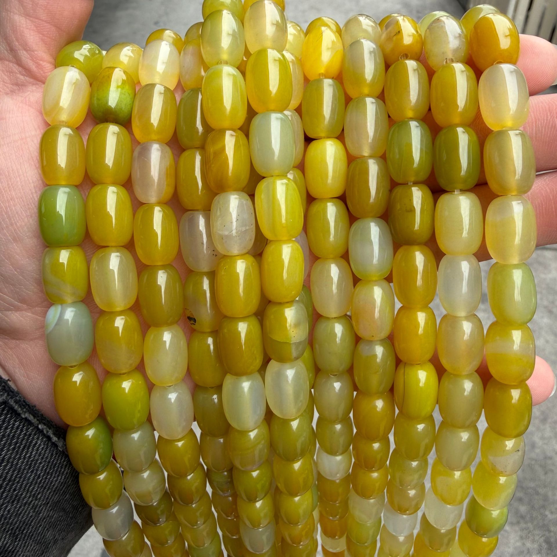 Olive yellow agate