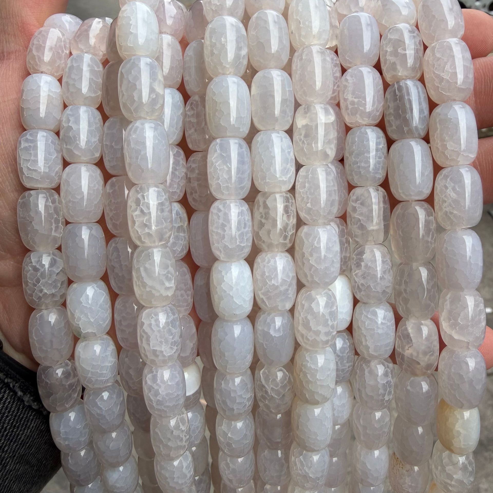 White crackled agate