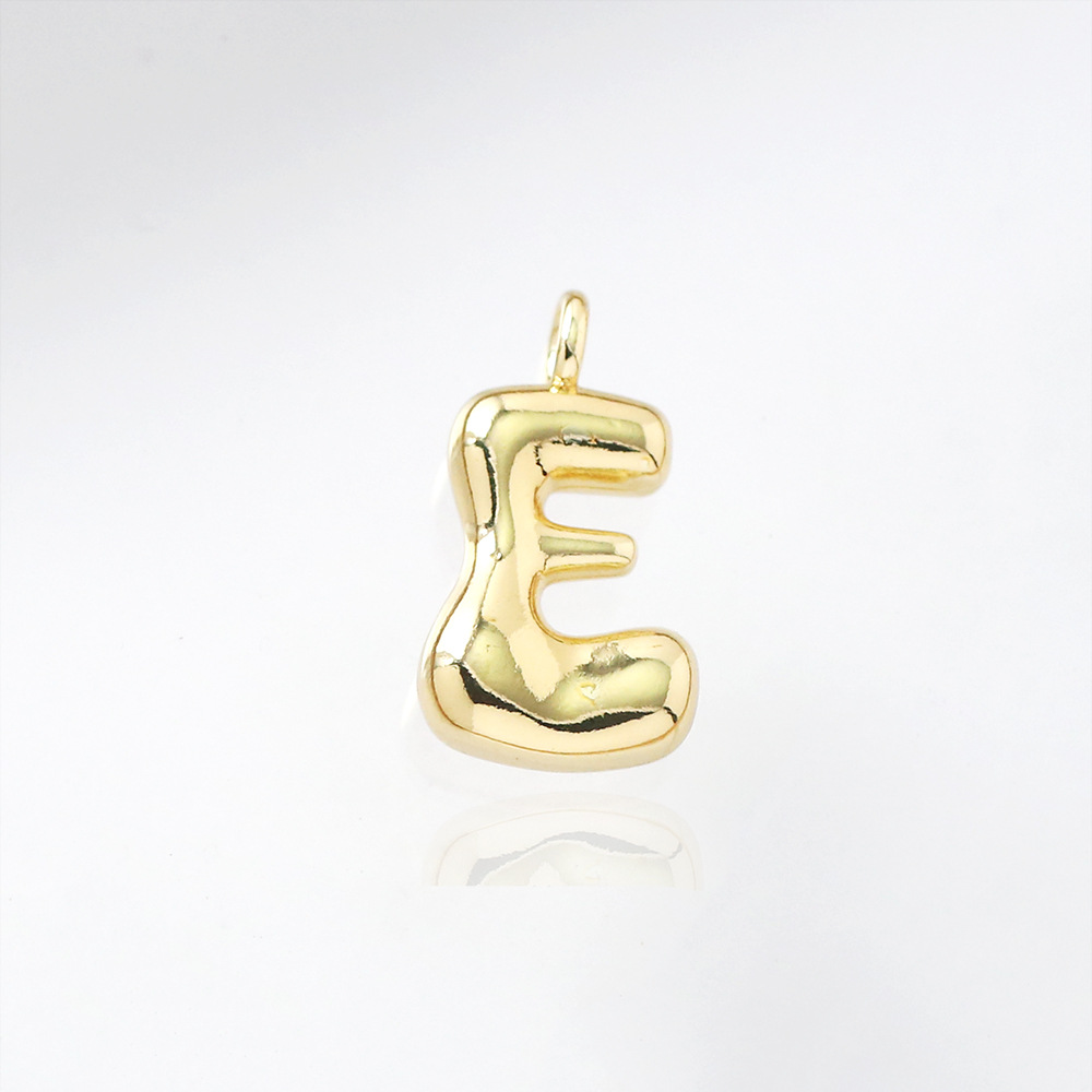 Letter pendant-e (gold)