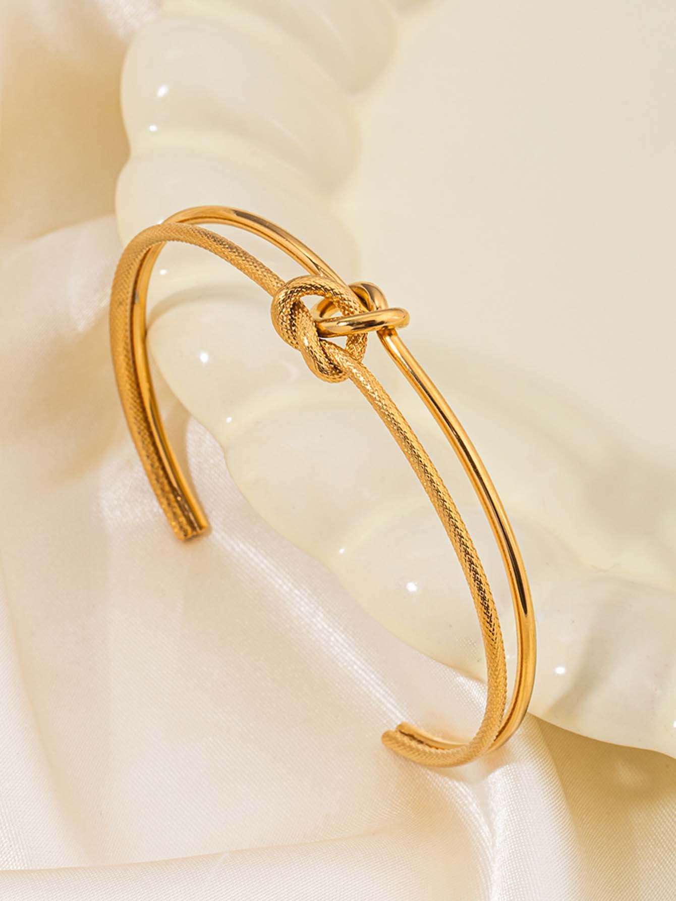 Double love knot-semi frosted-gold