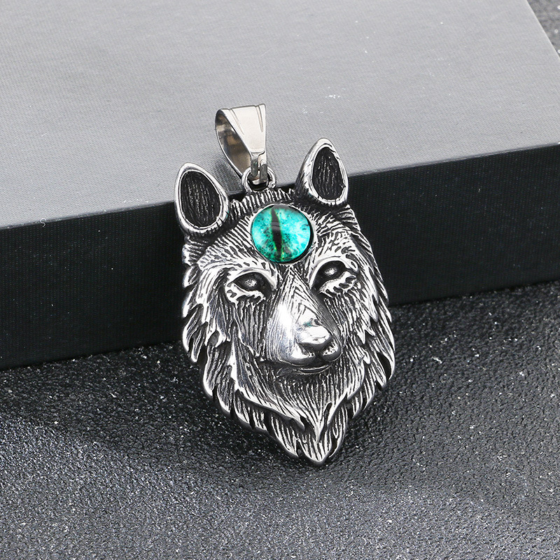 Green eyes [without chain]