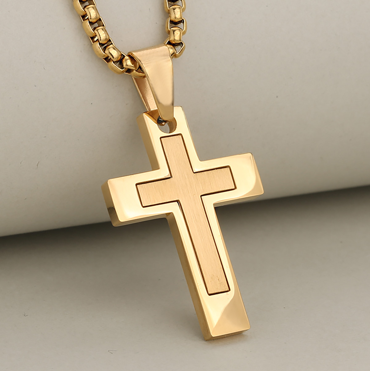 Gold pendant   chain 60cm