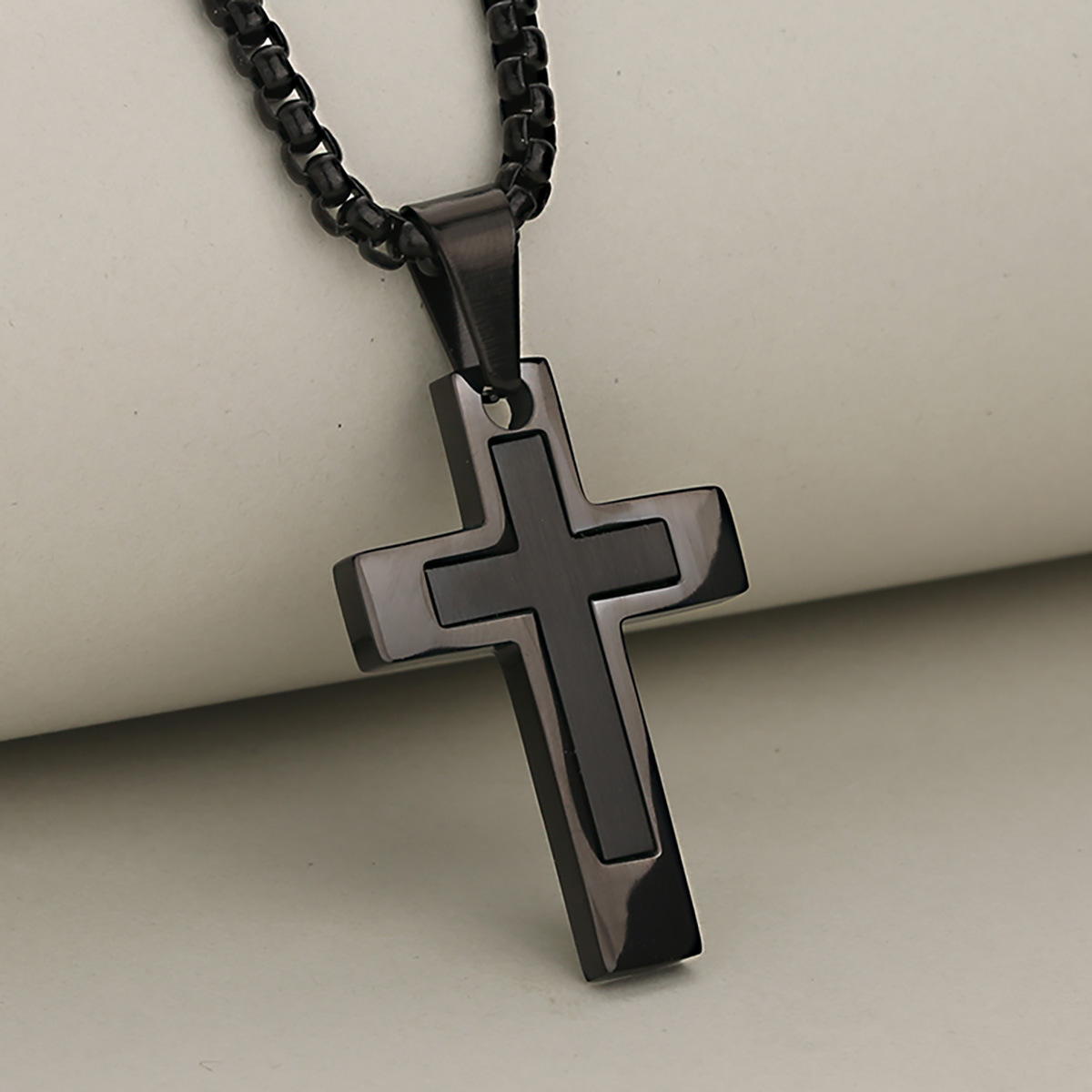 Black pendant   chain 60cm