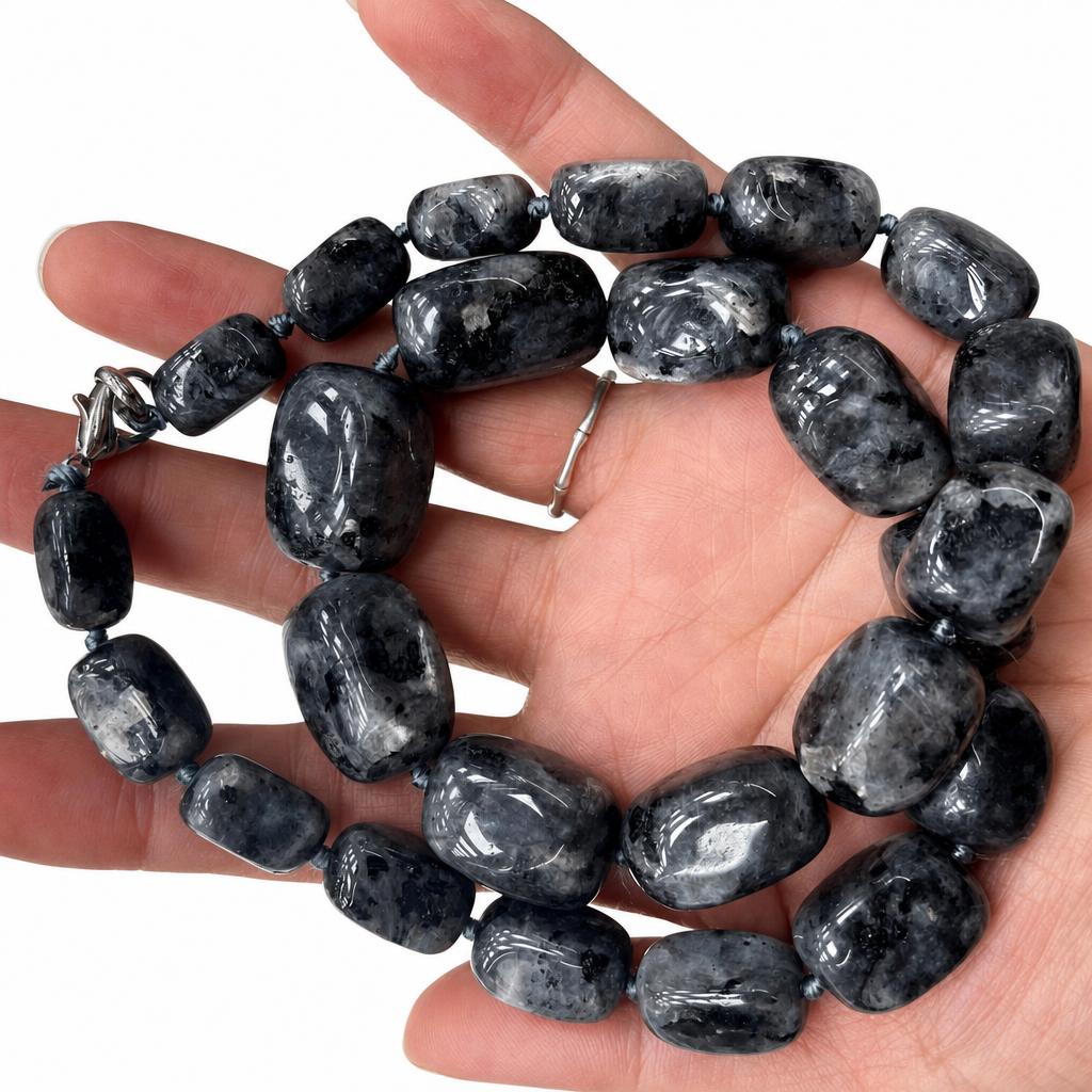 Black Labradorit
