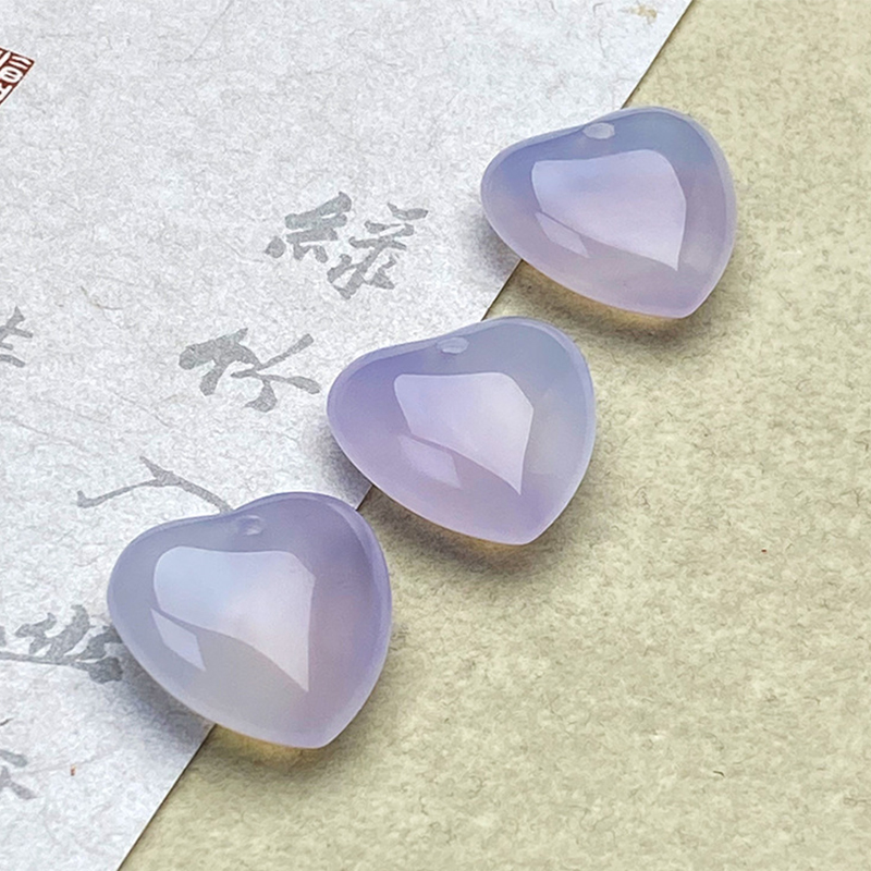 Lilac agate heart is about 32*20*10mm