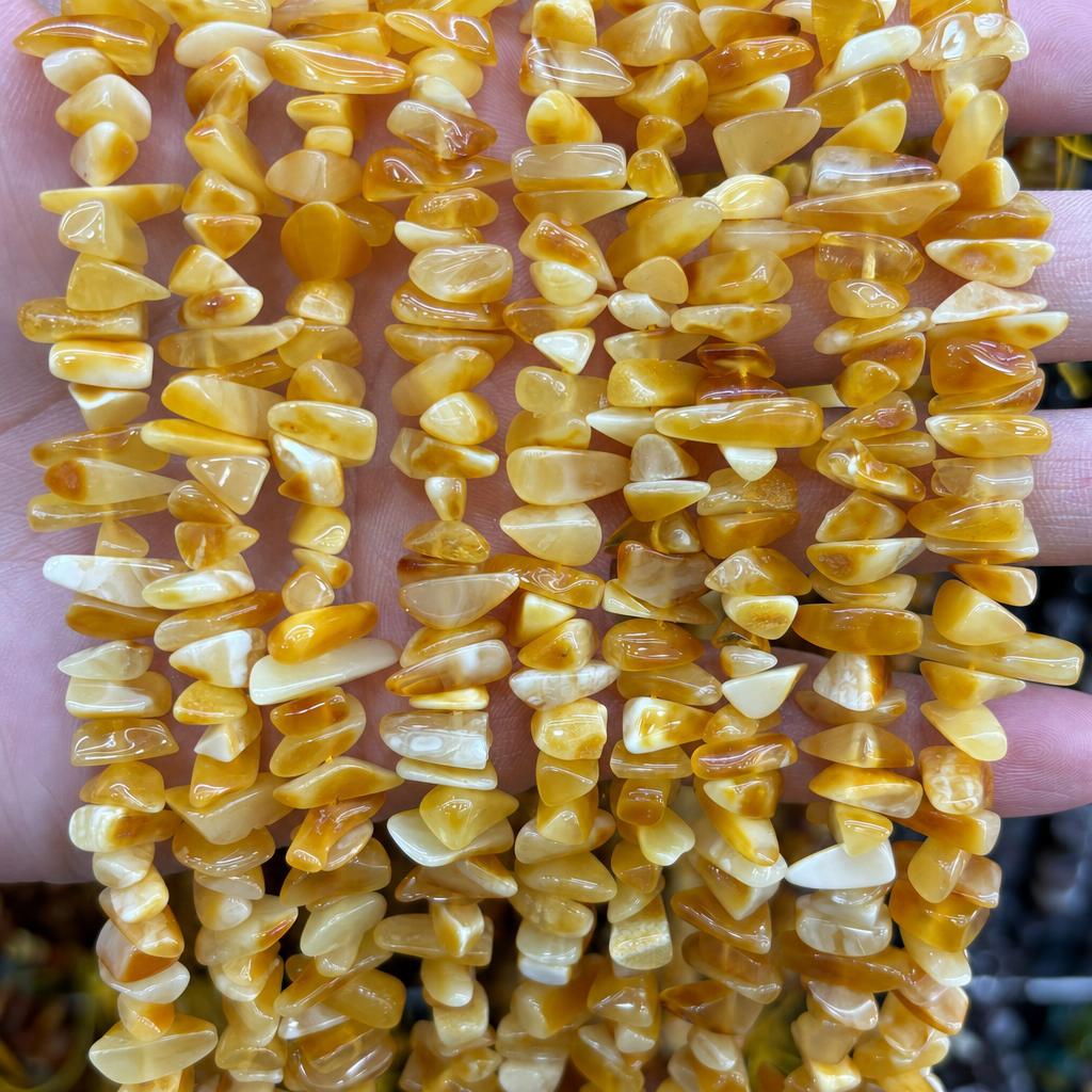 6x12mm medium hole amber gravel (line length 38cm )