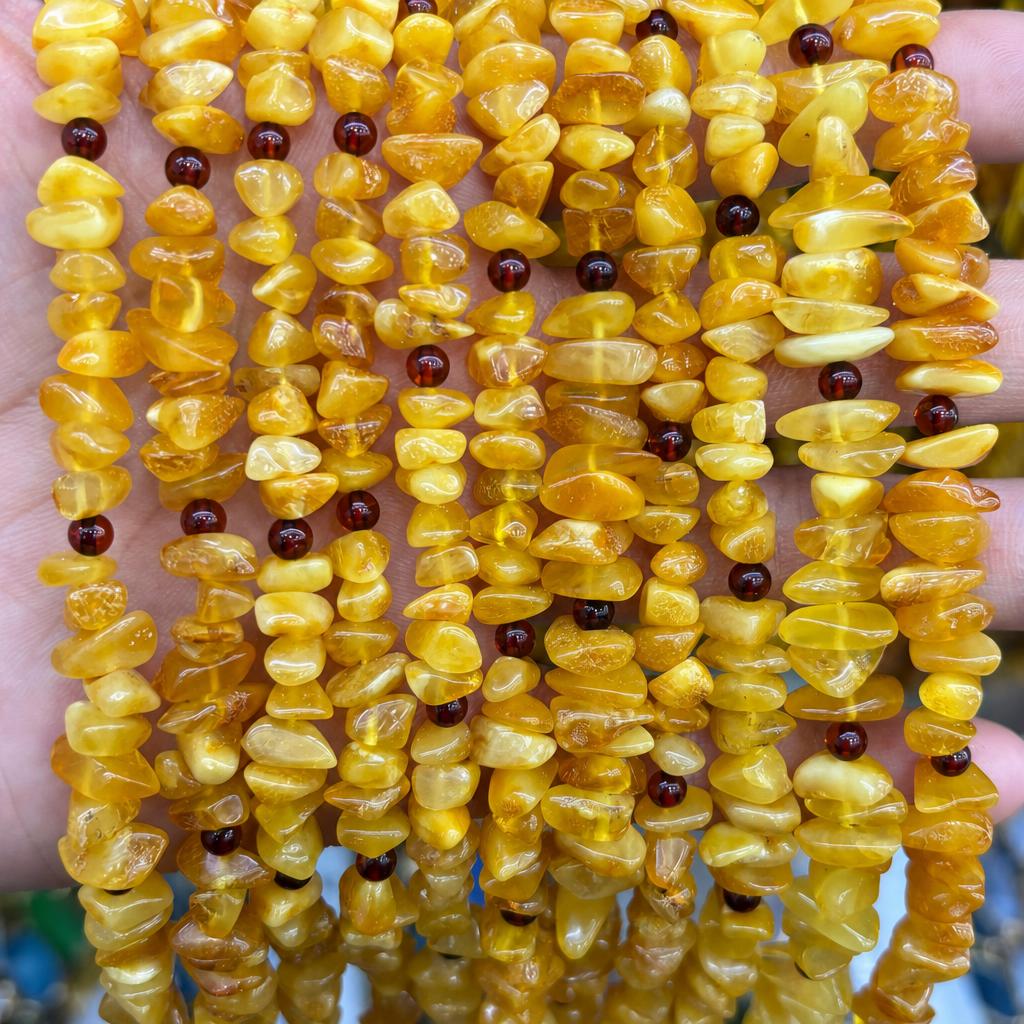 6-8mm amber medium hole gravel (line length 38cm )