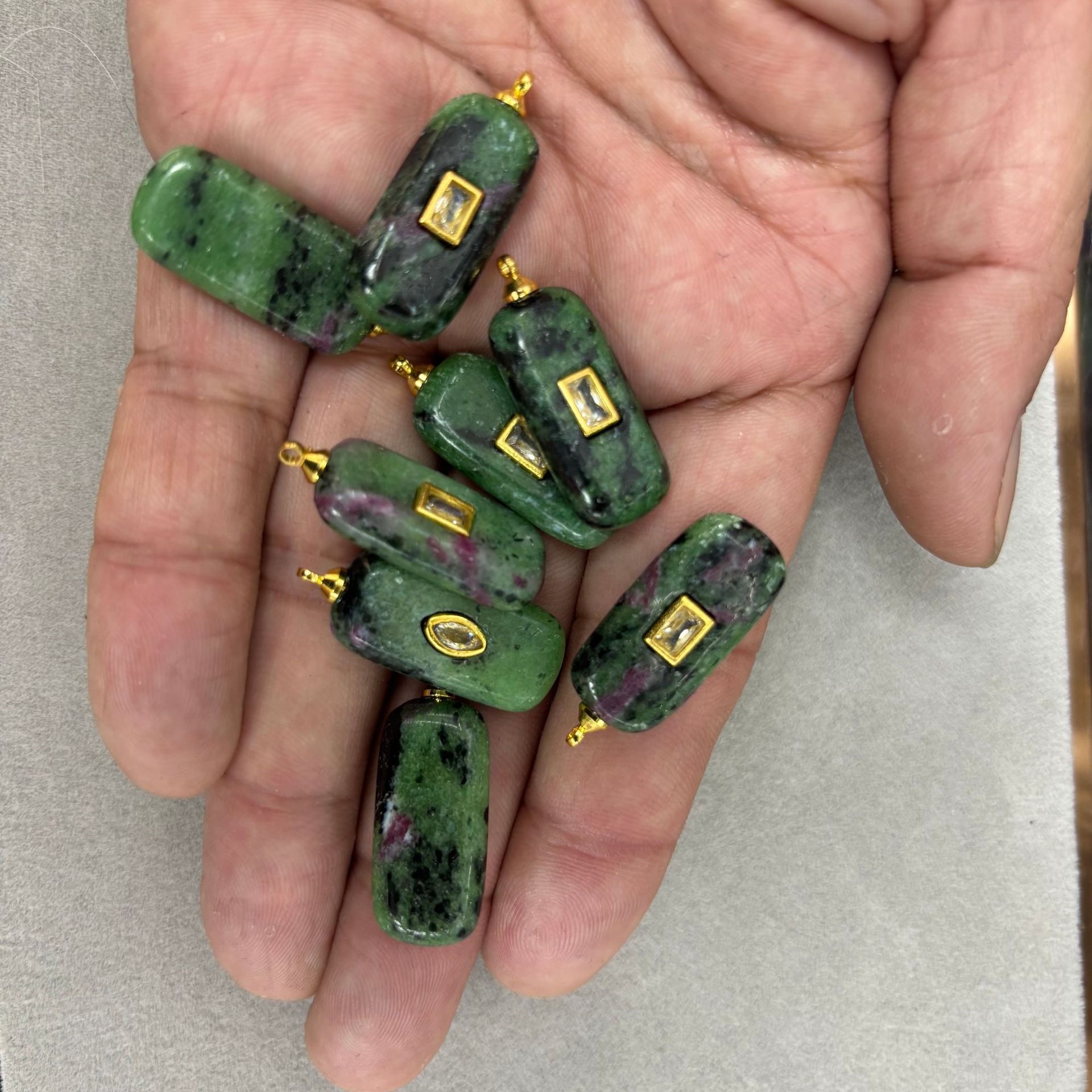Rubin in Zoisite