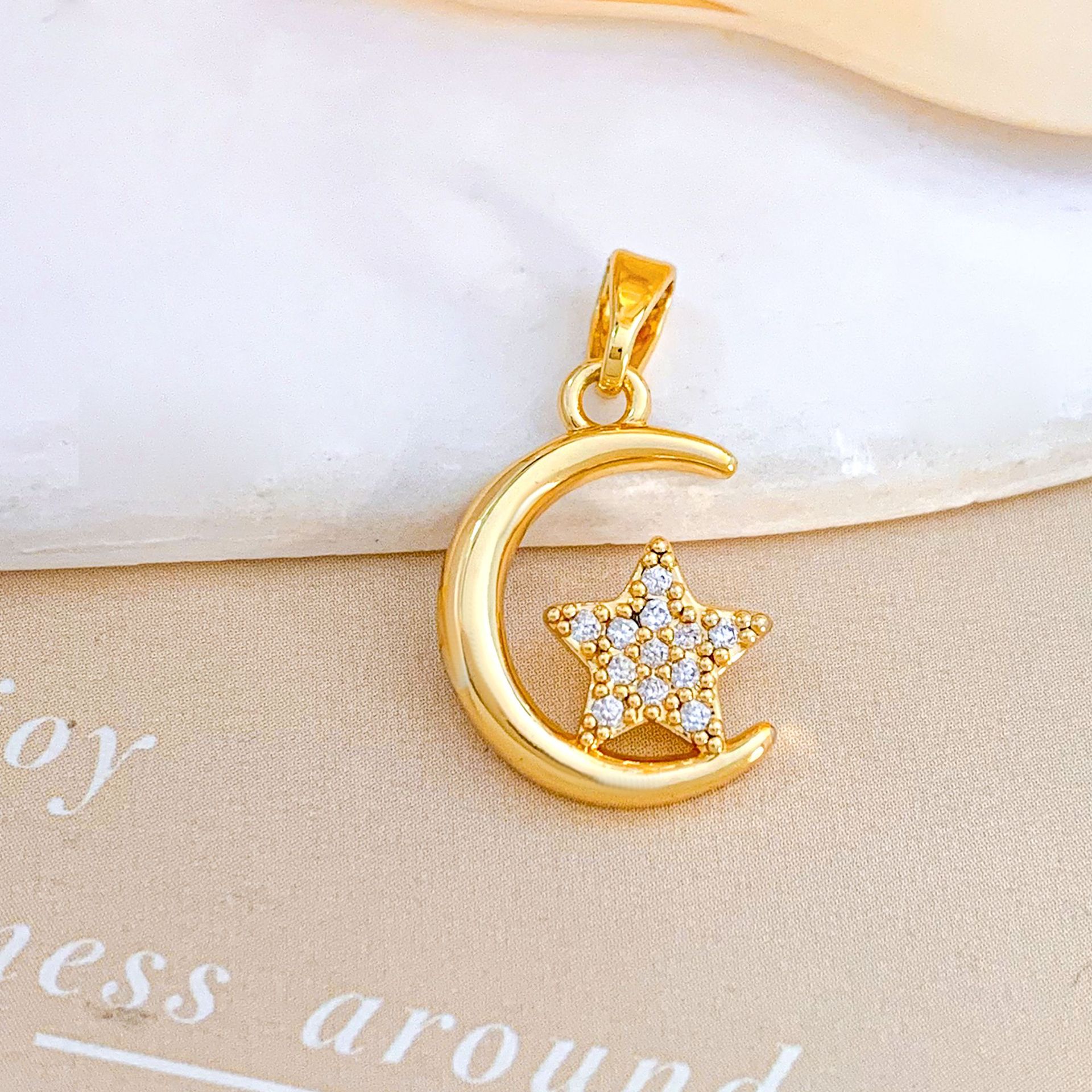 Xl1864 moon pentagram pendant gold