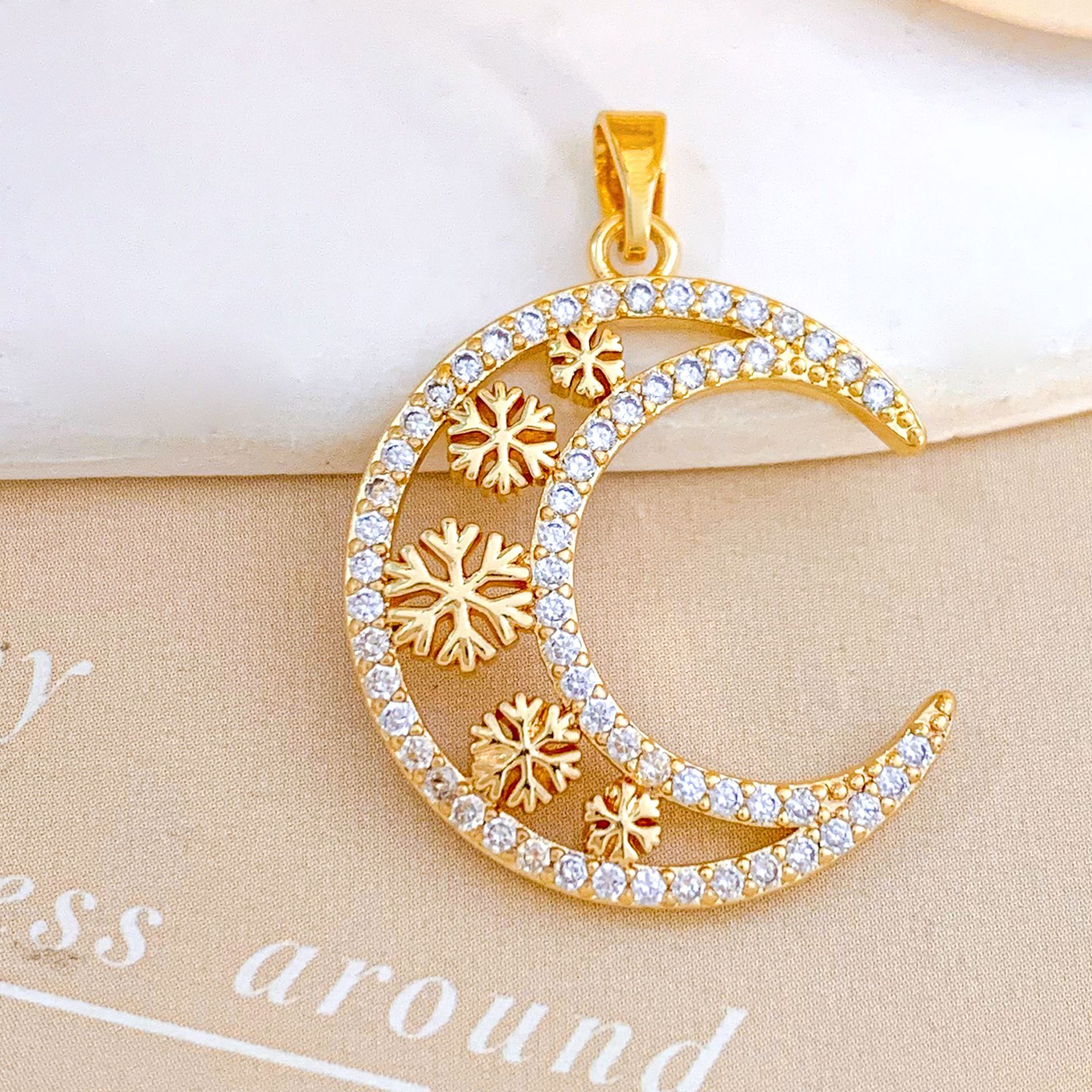 Xl1912 snowflake moon pendant gold