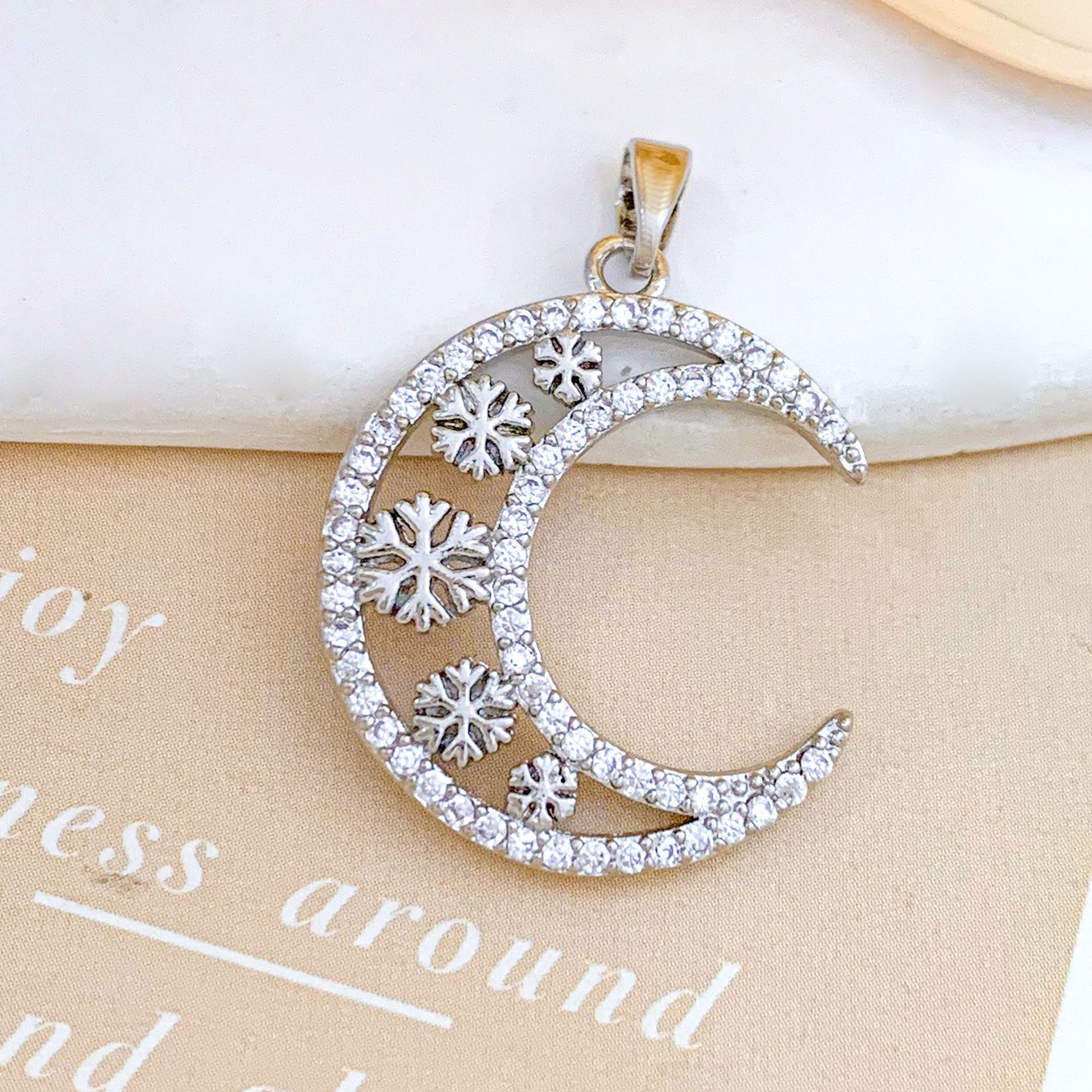 Xl1912 snowflake moon pendant silver