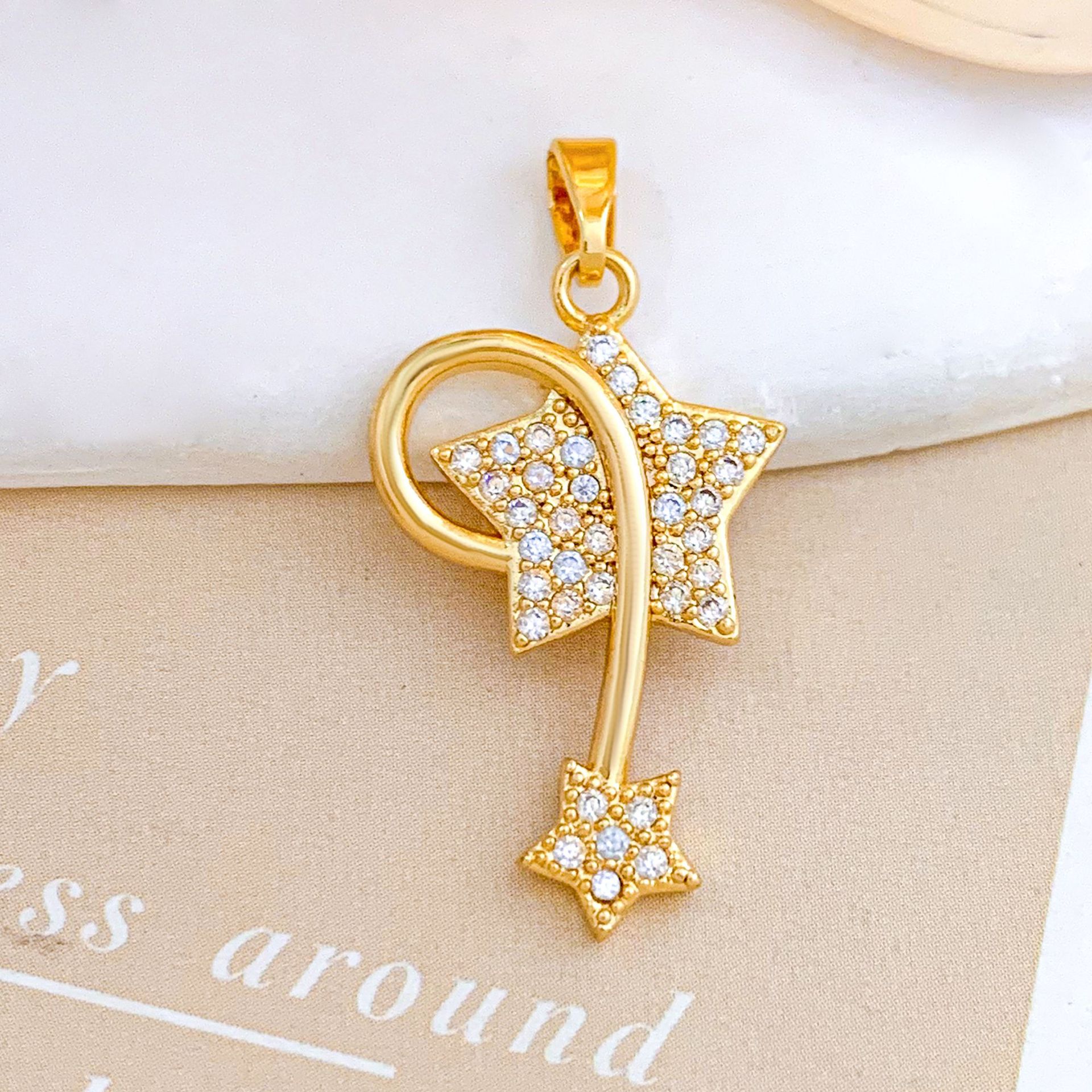 Xl2085 meteor pendant gold