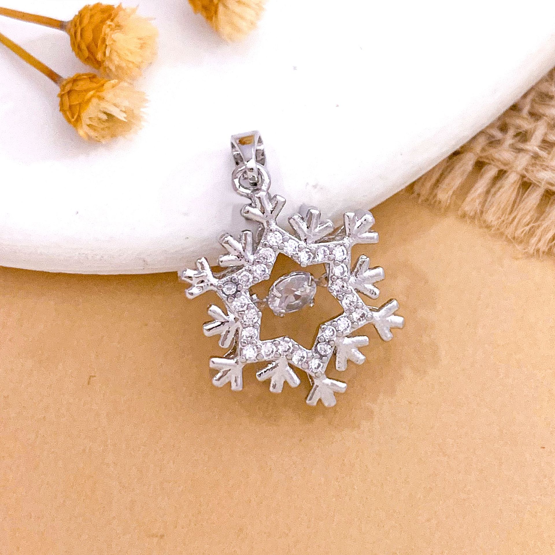 Xl247 smart snowflake pendant silver