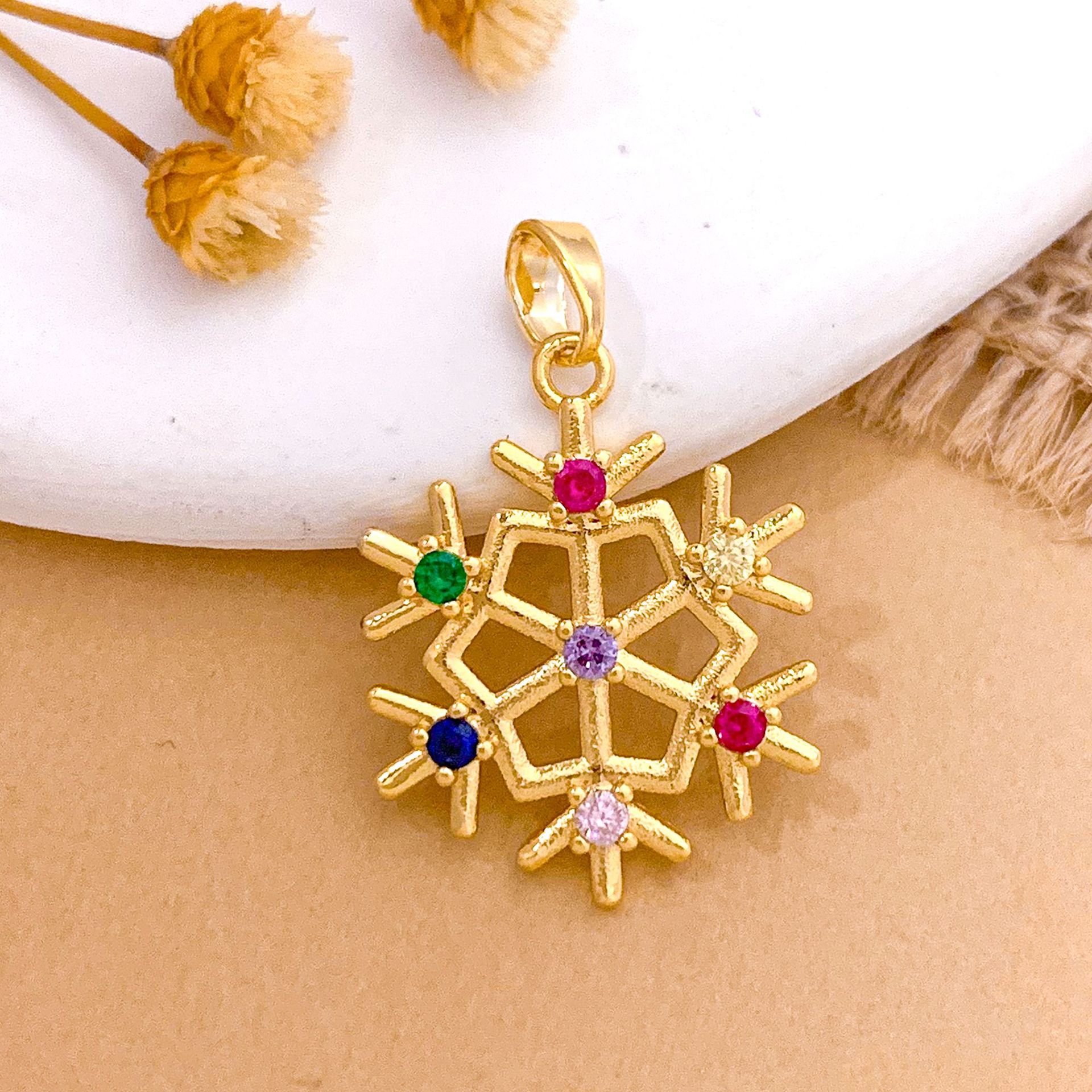 Xl2677 christmas snowflake pendant gold