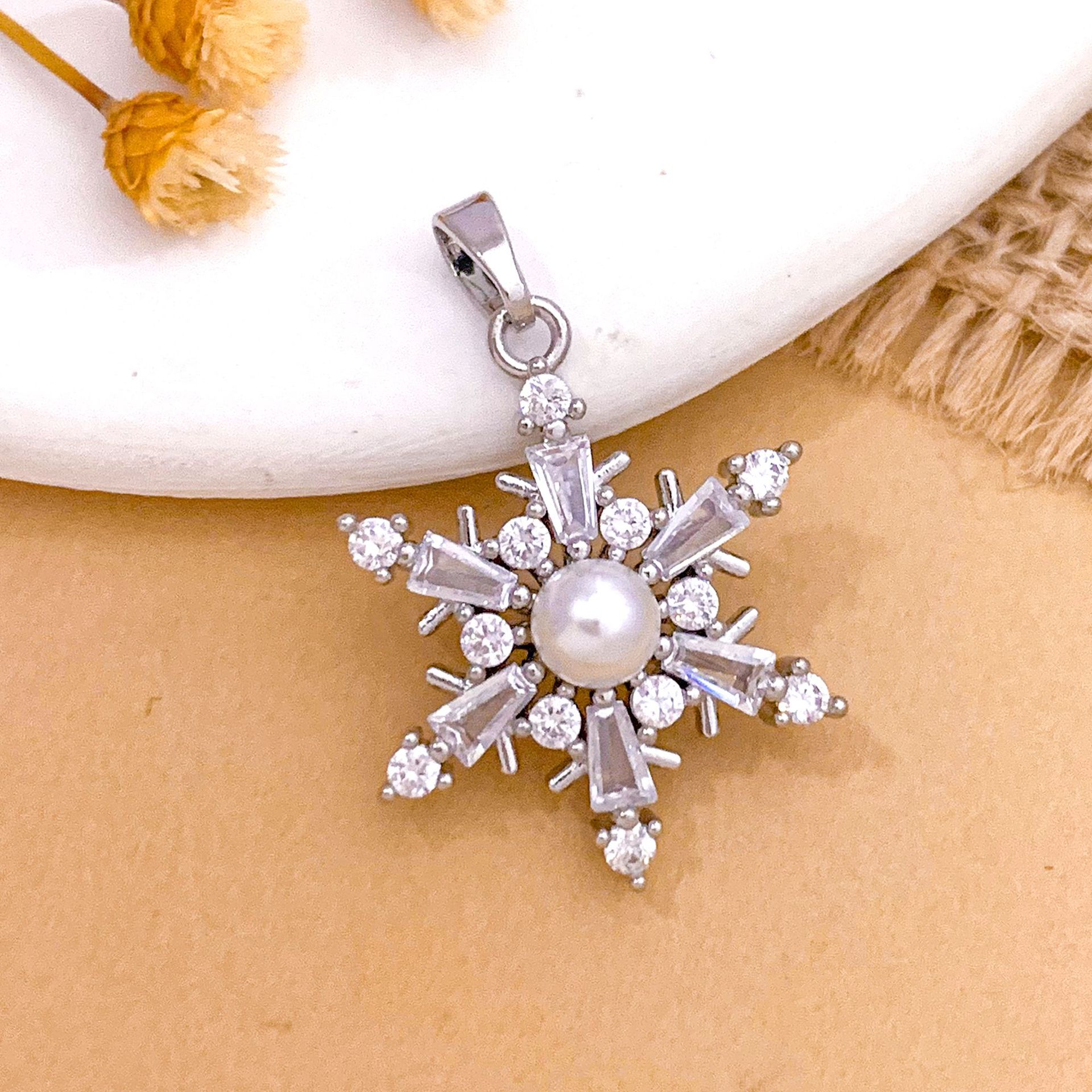 Xl2752 pearl snowflake pendant silver