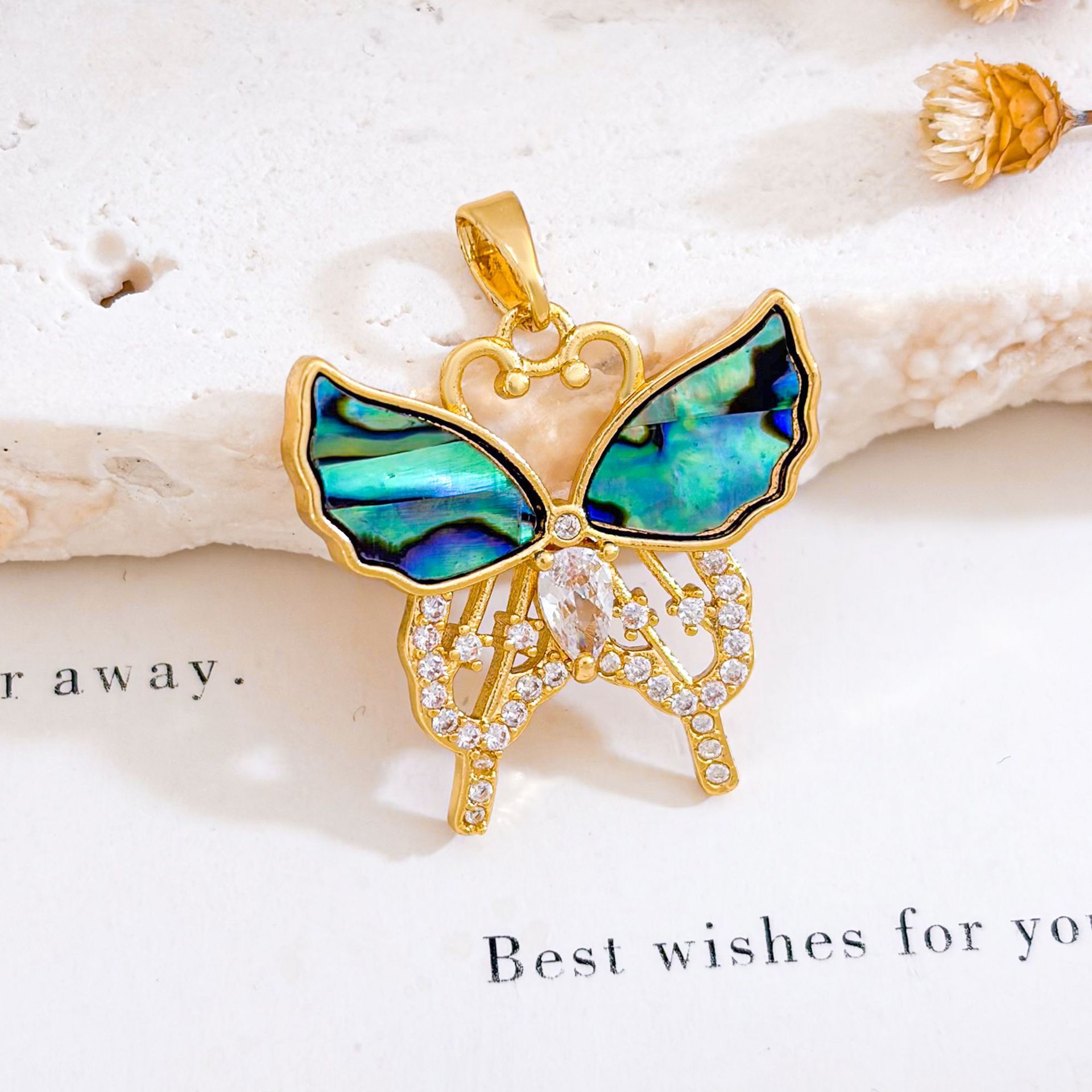 Xl2249 smart butterfly pendant gold