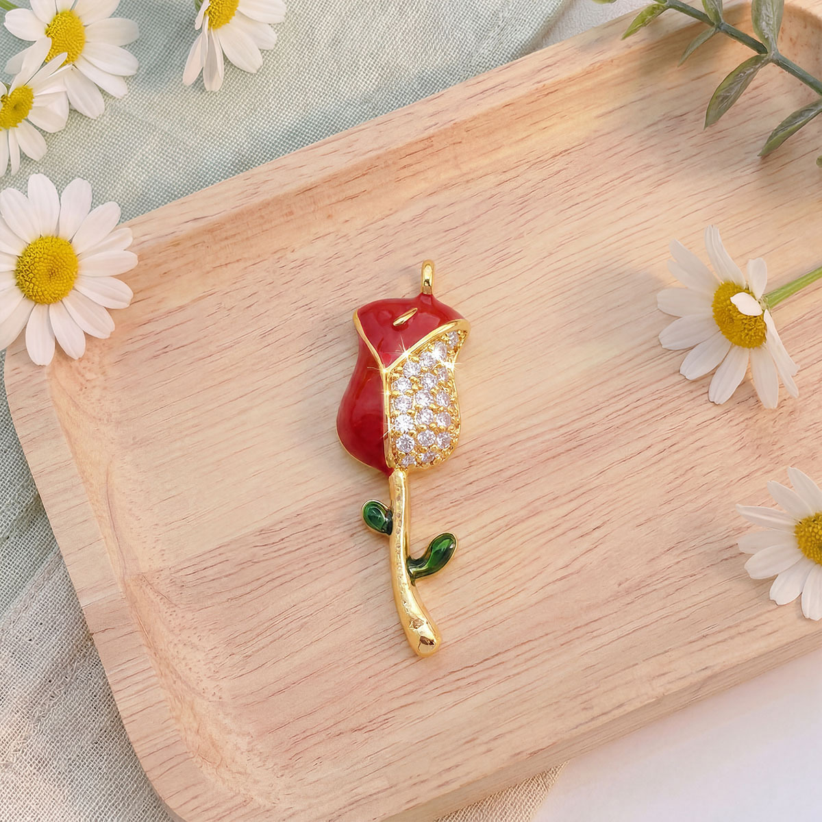Xl6273 red rose bud pendant gold