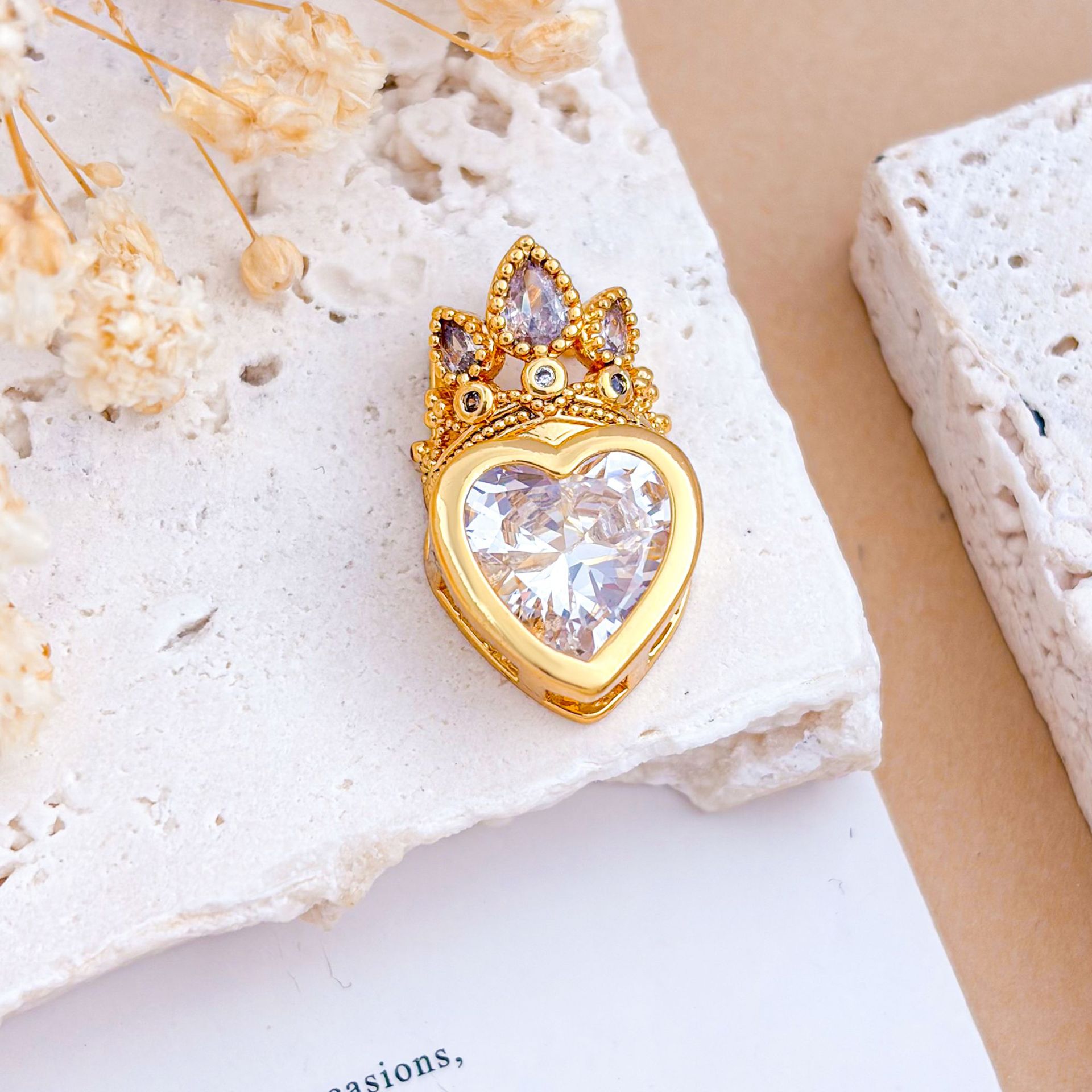 Xl1450 crown love pendant gold