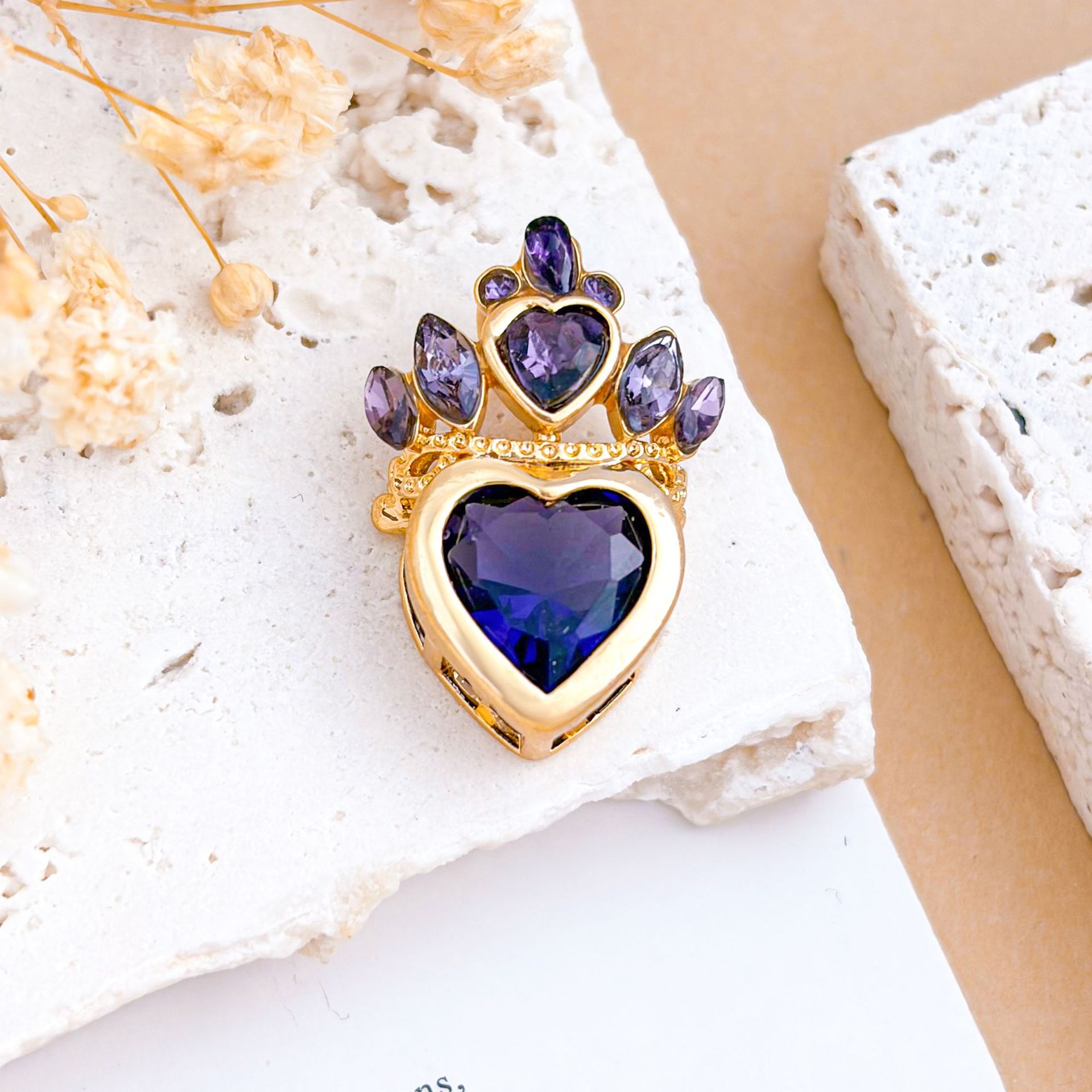 Xl1709 purple crown sapphire blue love pendant gold