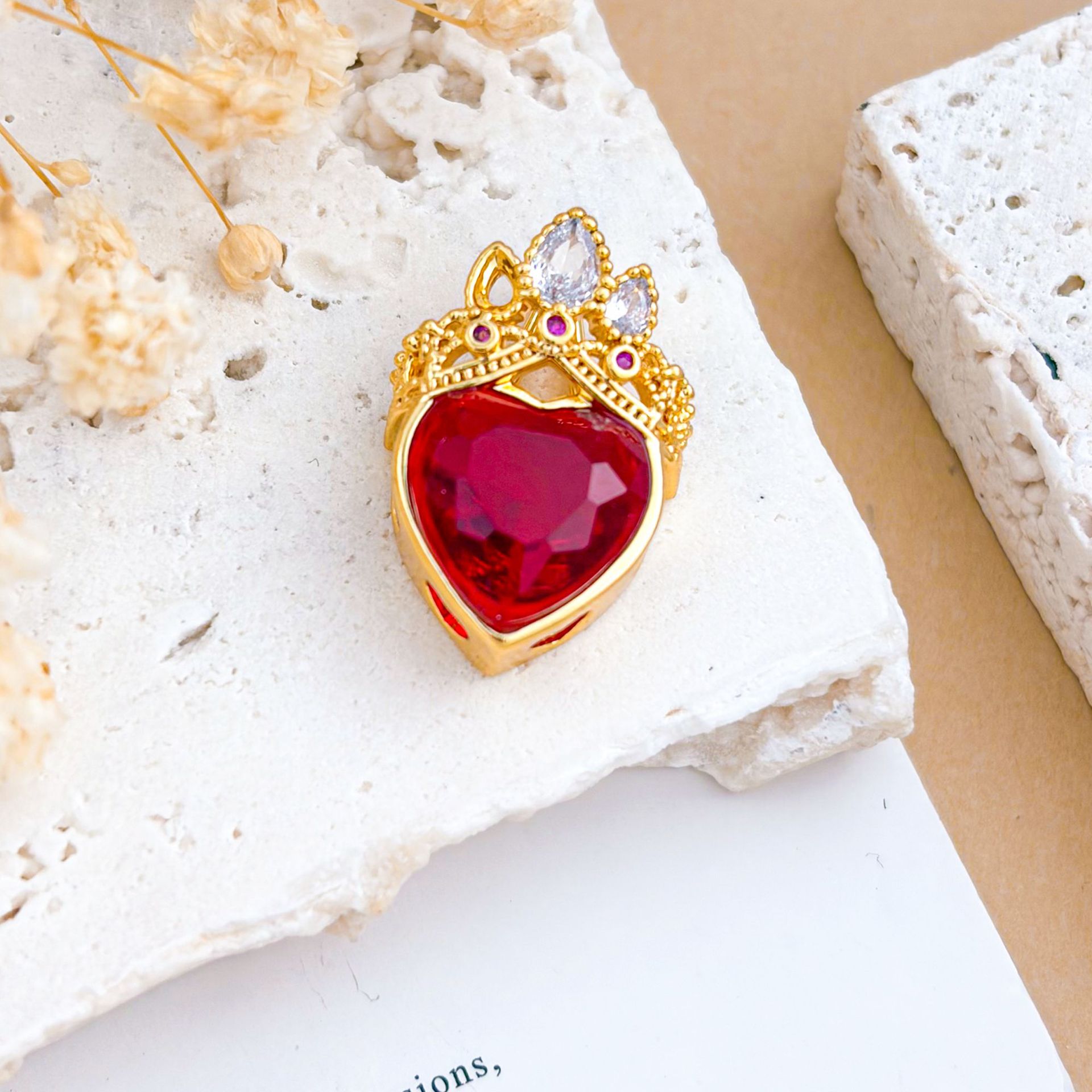 Xl2163 crown red heart pendant gold