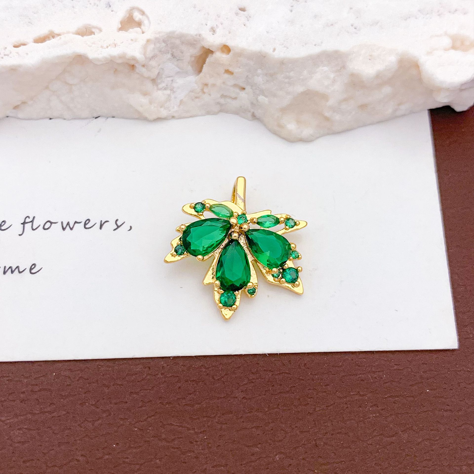 Xl259 green maple leaf pendant gold