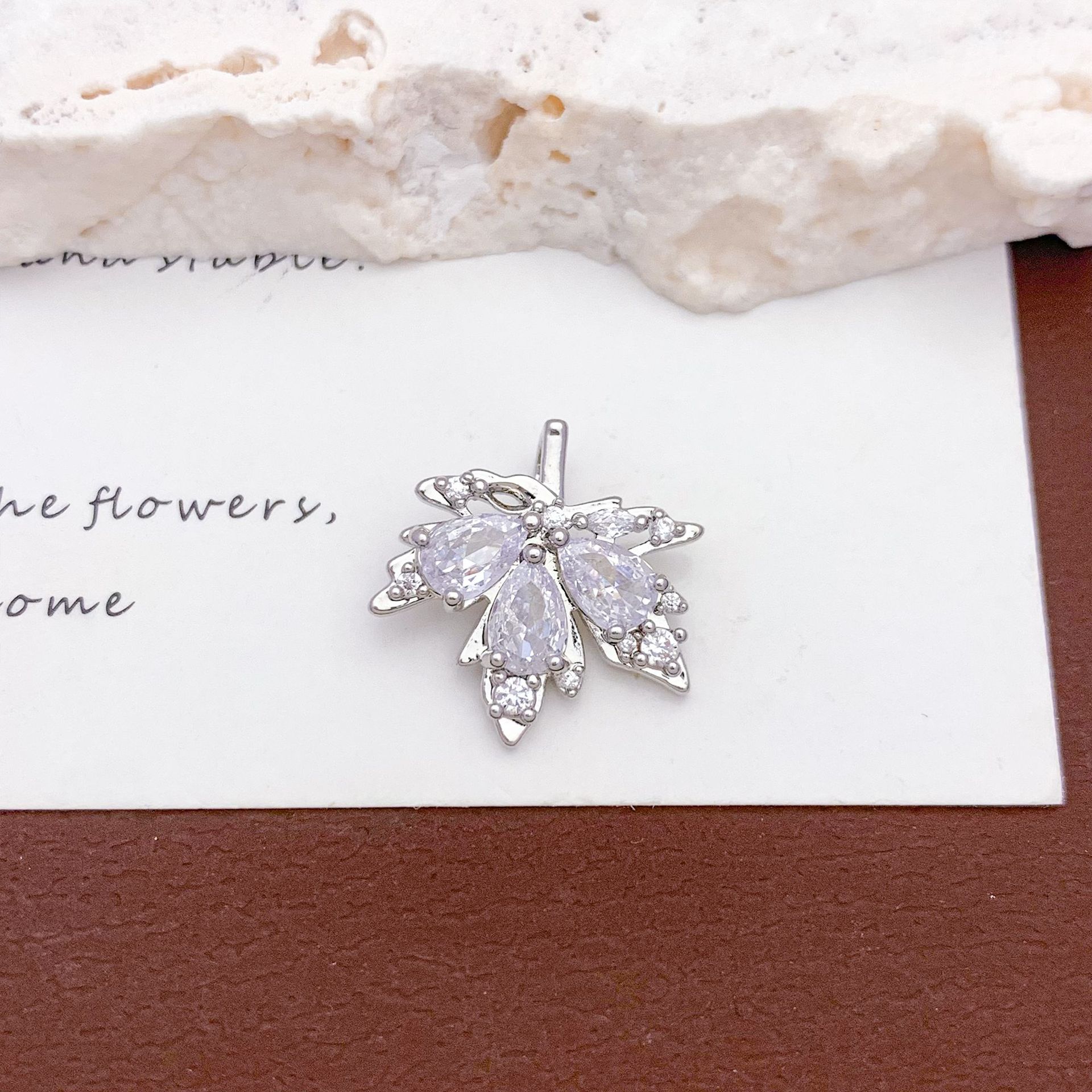 Xl259 maple leaf pendant silver