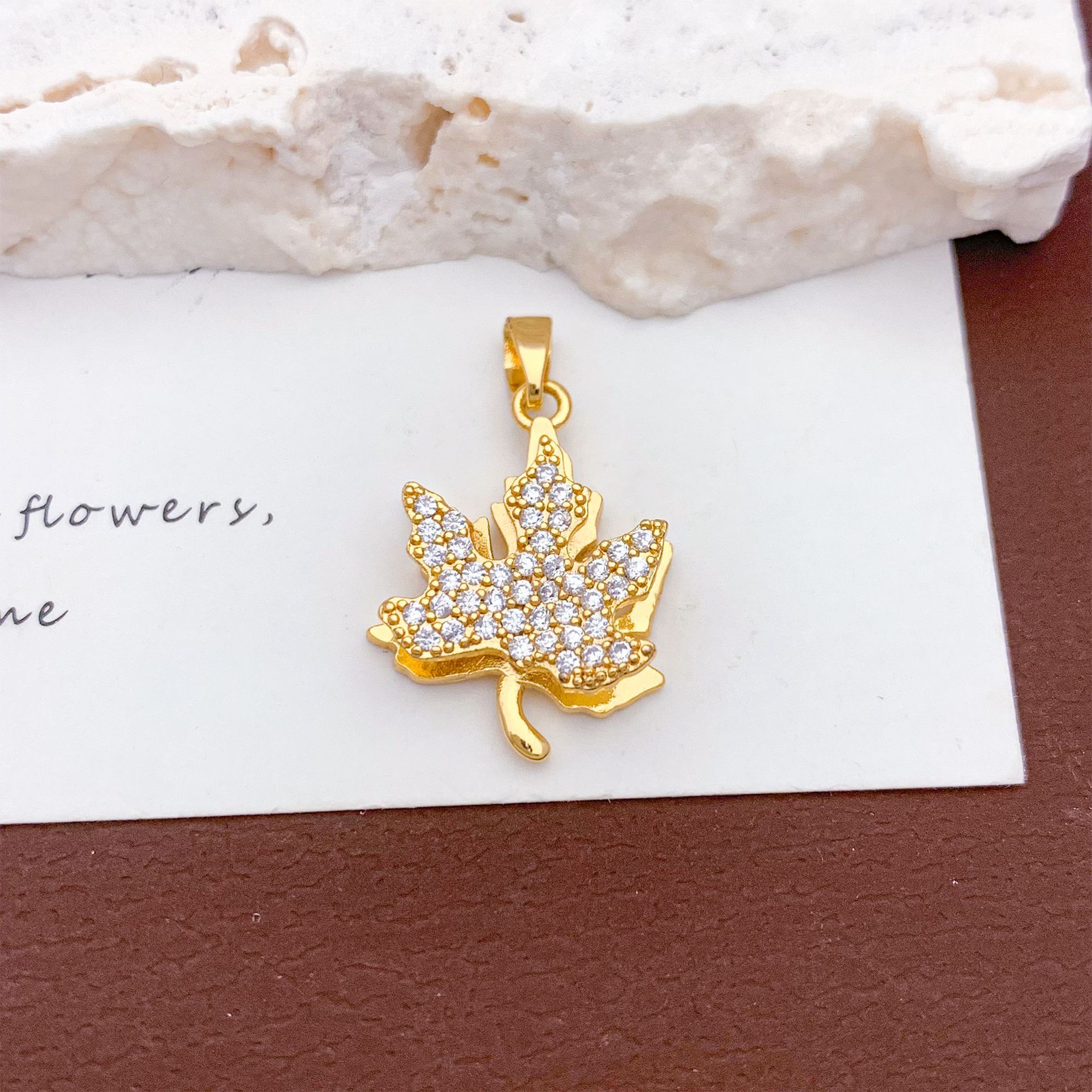 Xl545 double layer maple leaf pendant gold