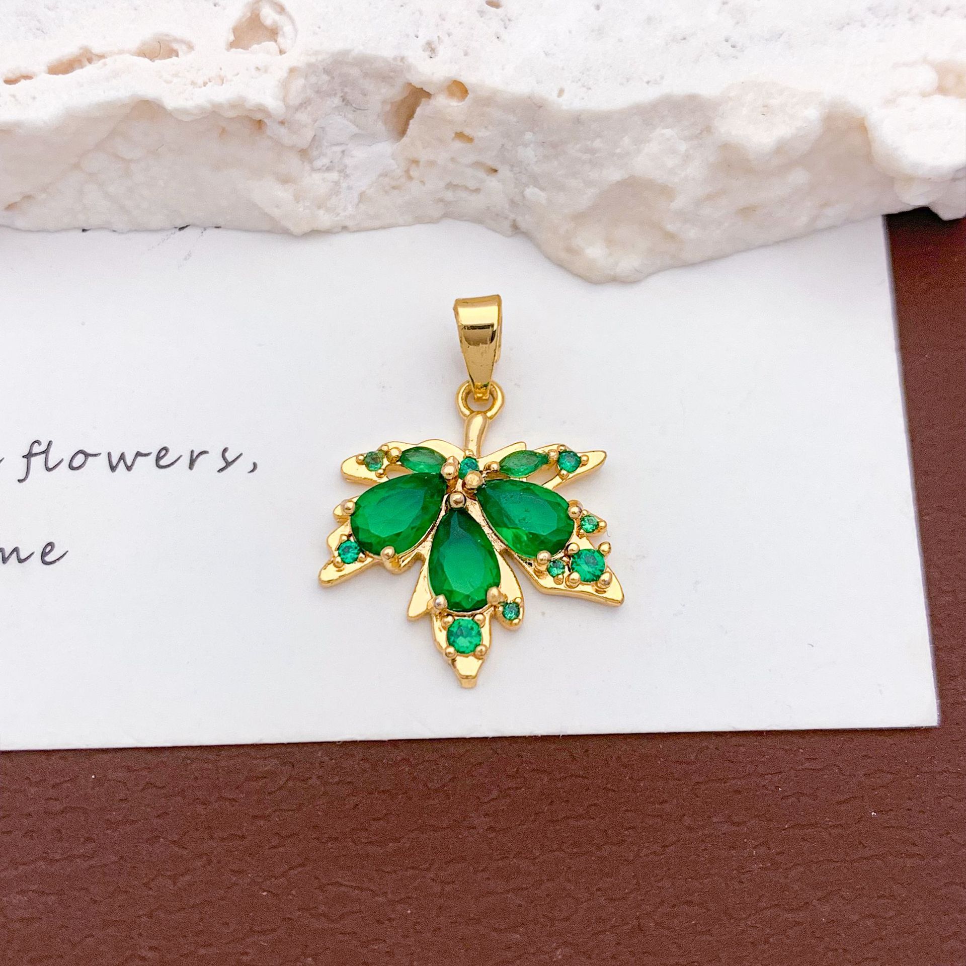 Xl2701 green maple leaf pendant gold