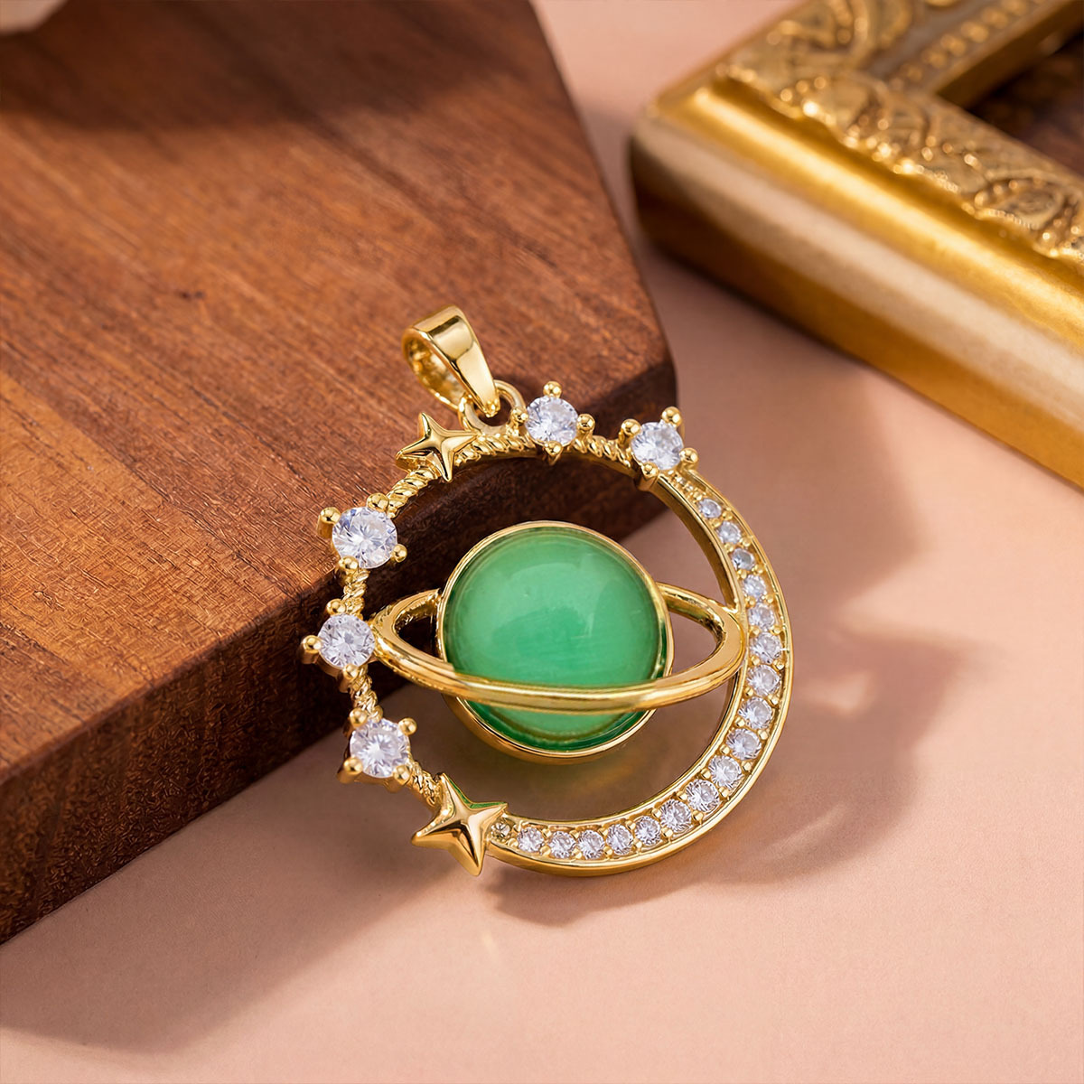 Xl1165 planet green cat eye pendant gold