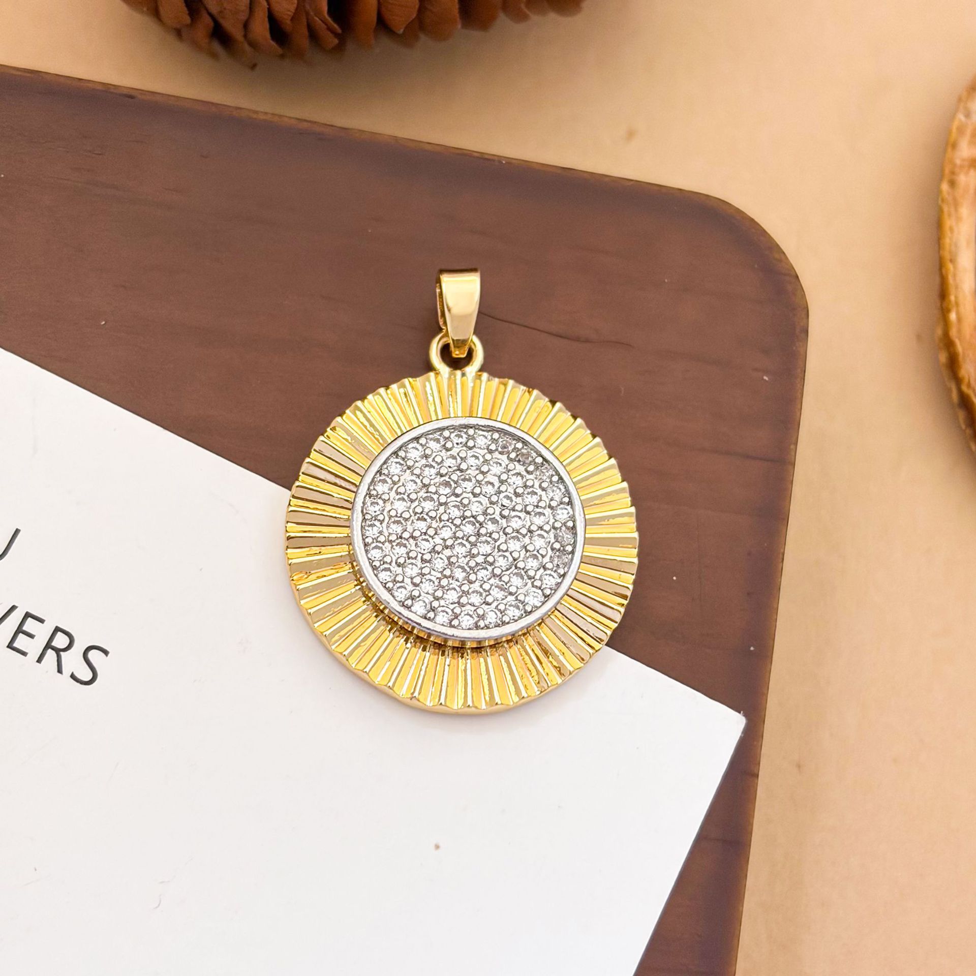 Xl 183.4kg round two-tone pendant