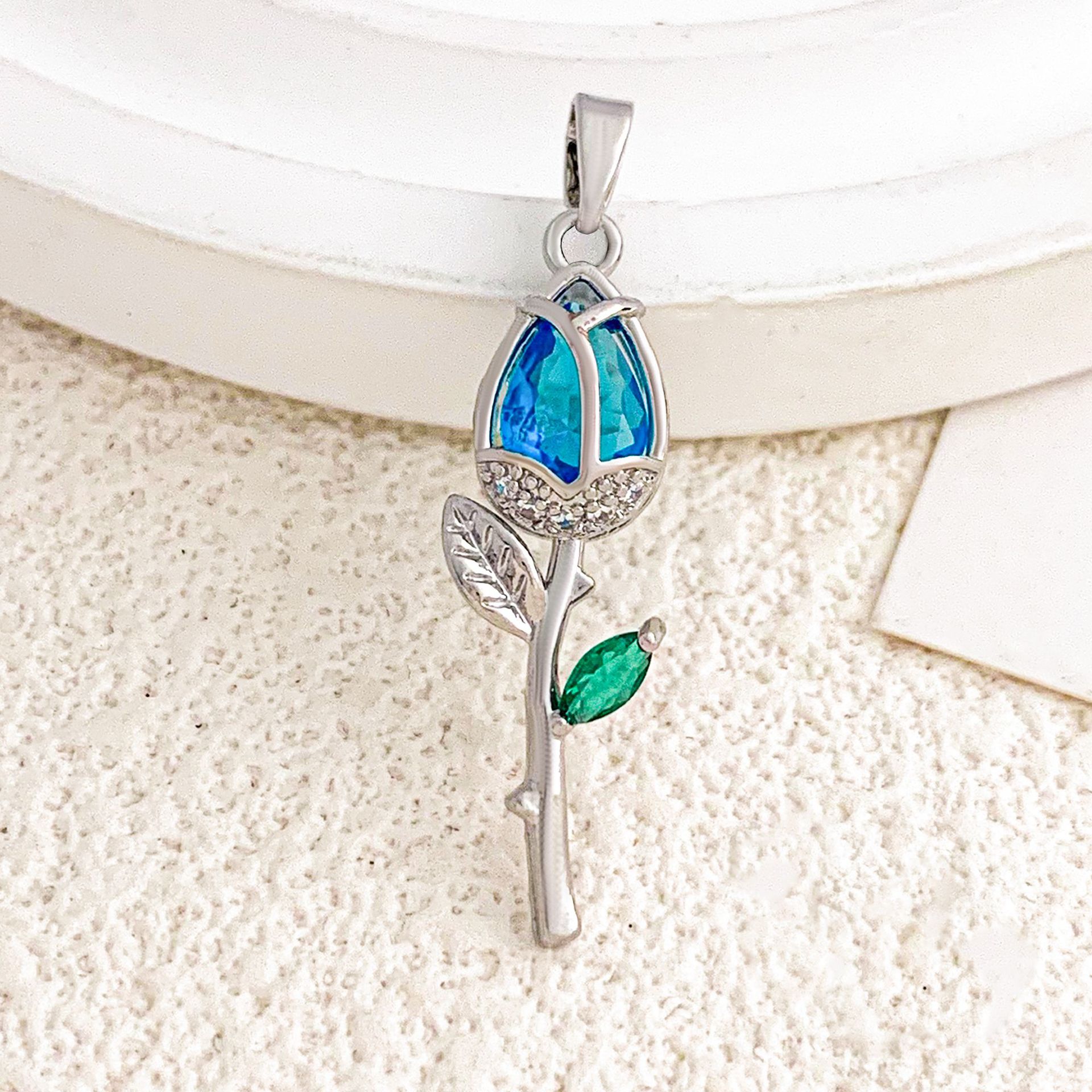 Xl2983 sea blue rose pendant silver green leaves