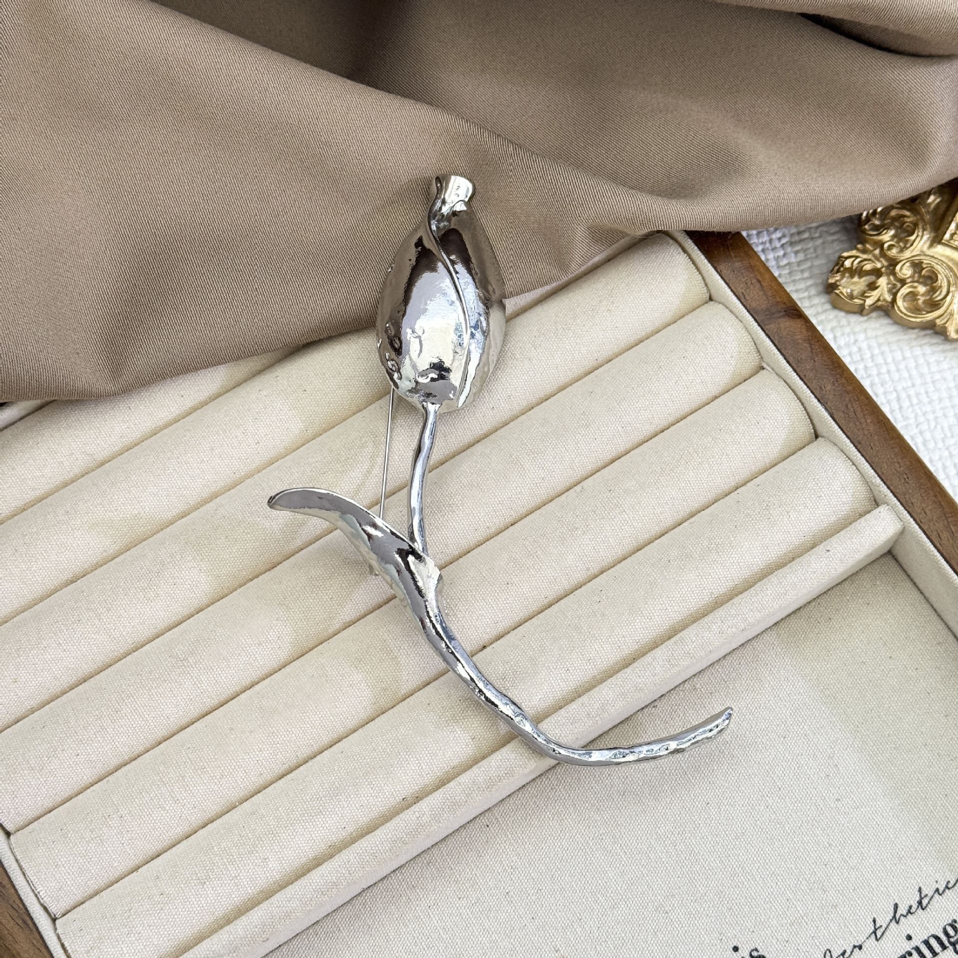 Rosebud brooch-silver