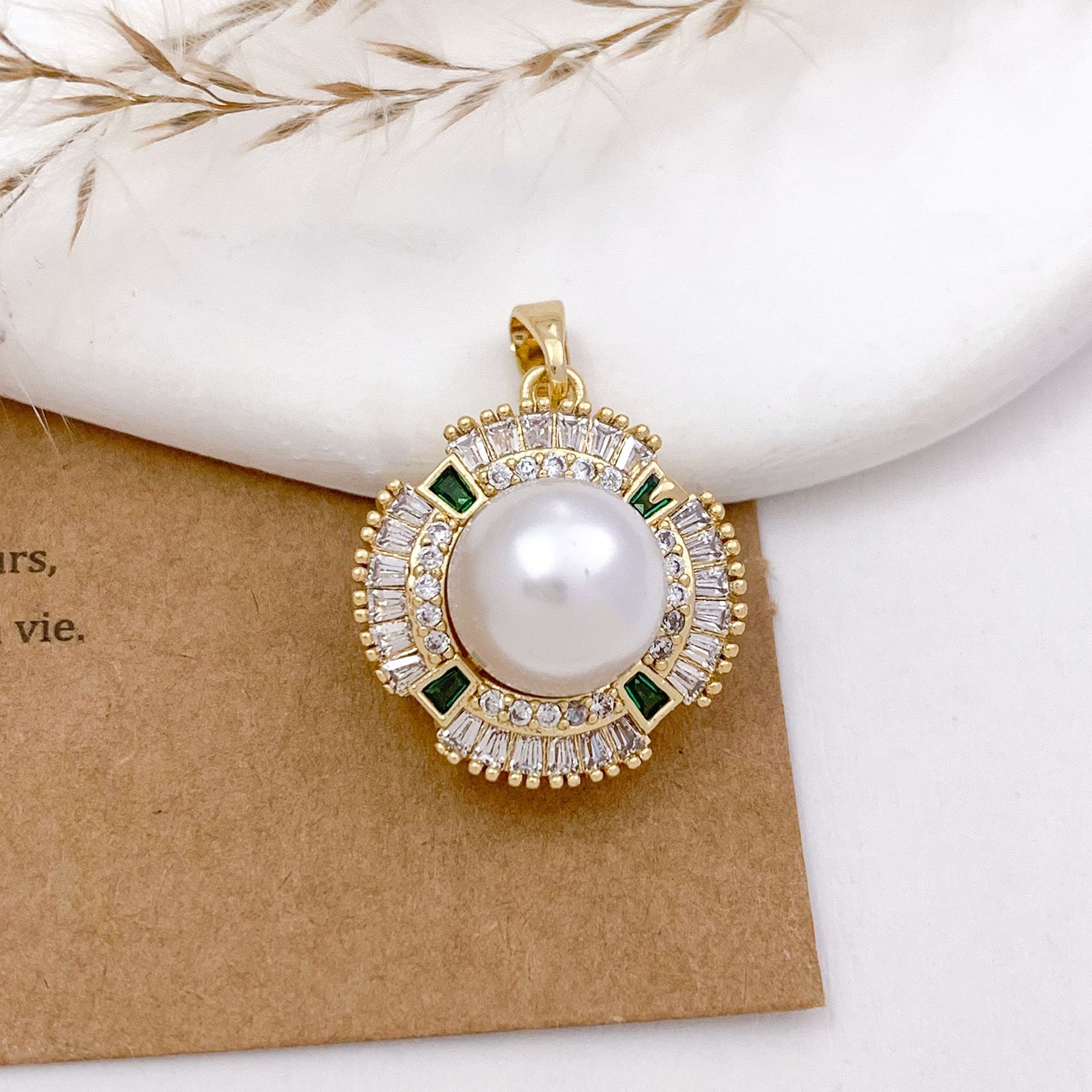 Xl1286 vintage green four-petal flower pendant gold