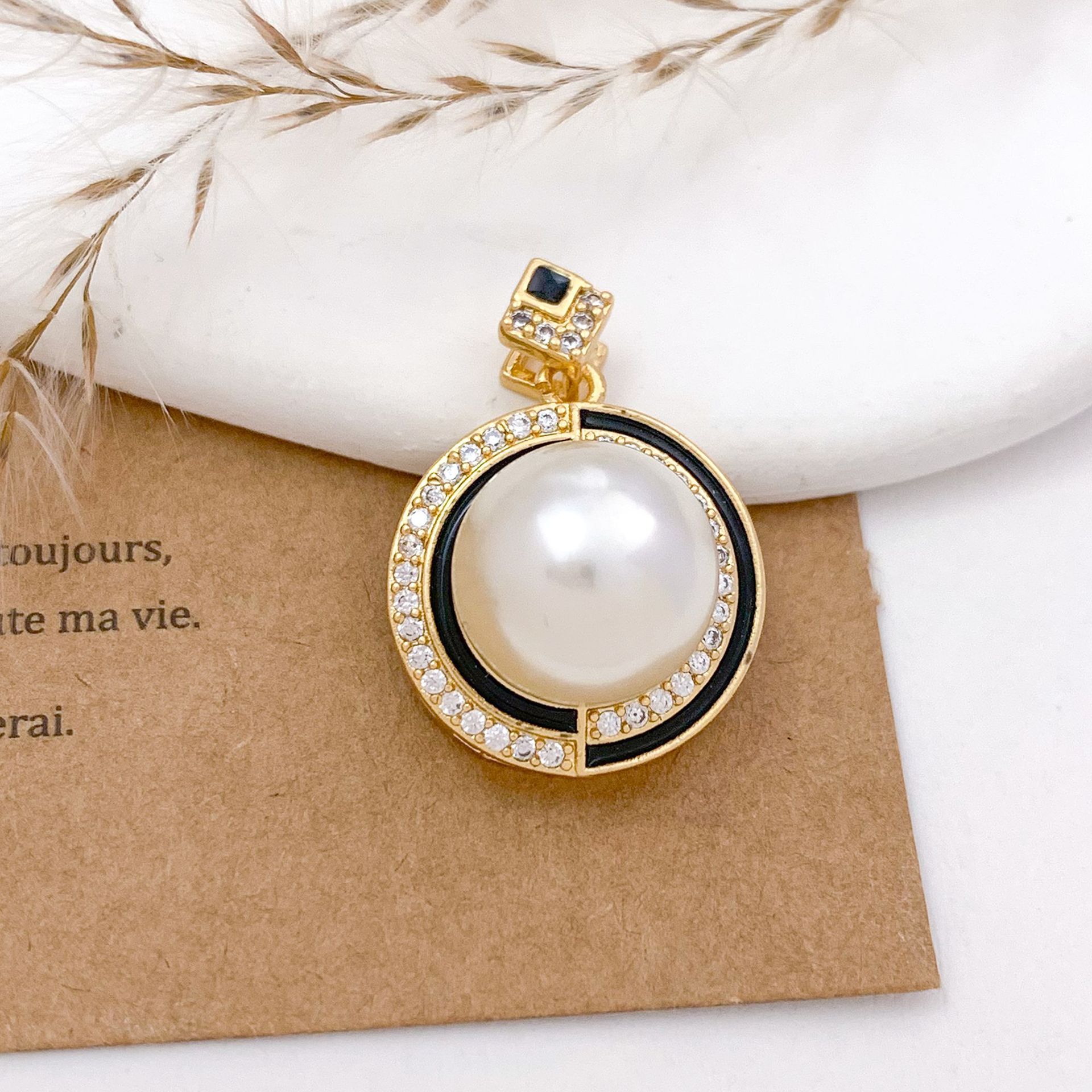 Xl1310 round ring pendant gold