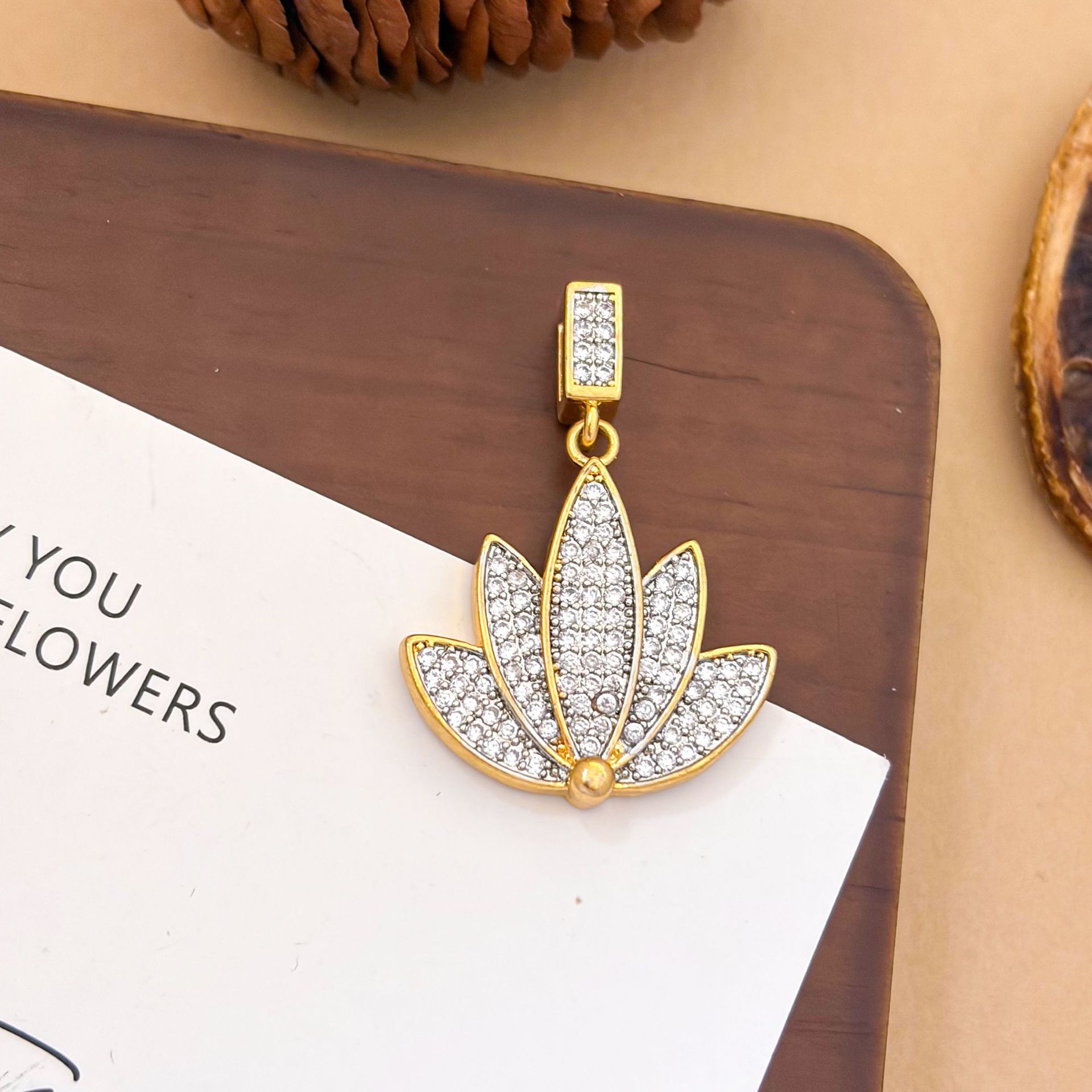 Xl3390 two-color lotus pendant