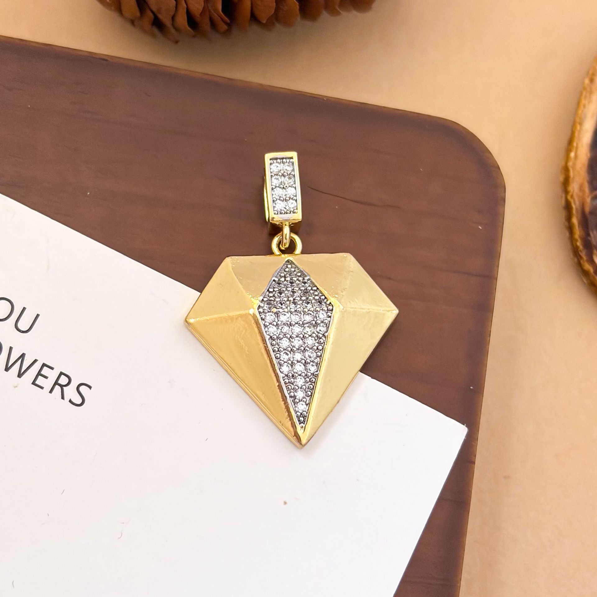 Xl3539 diamond-shaped two-tone pendant