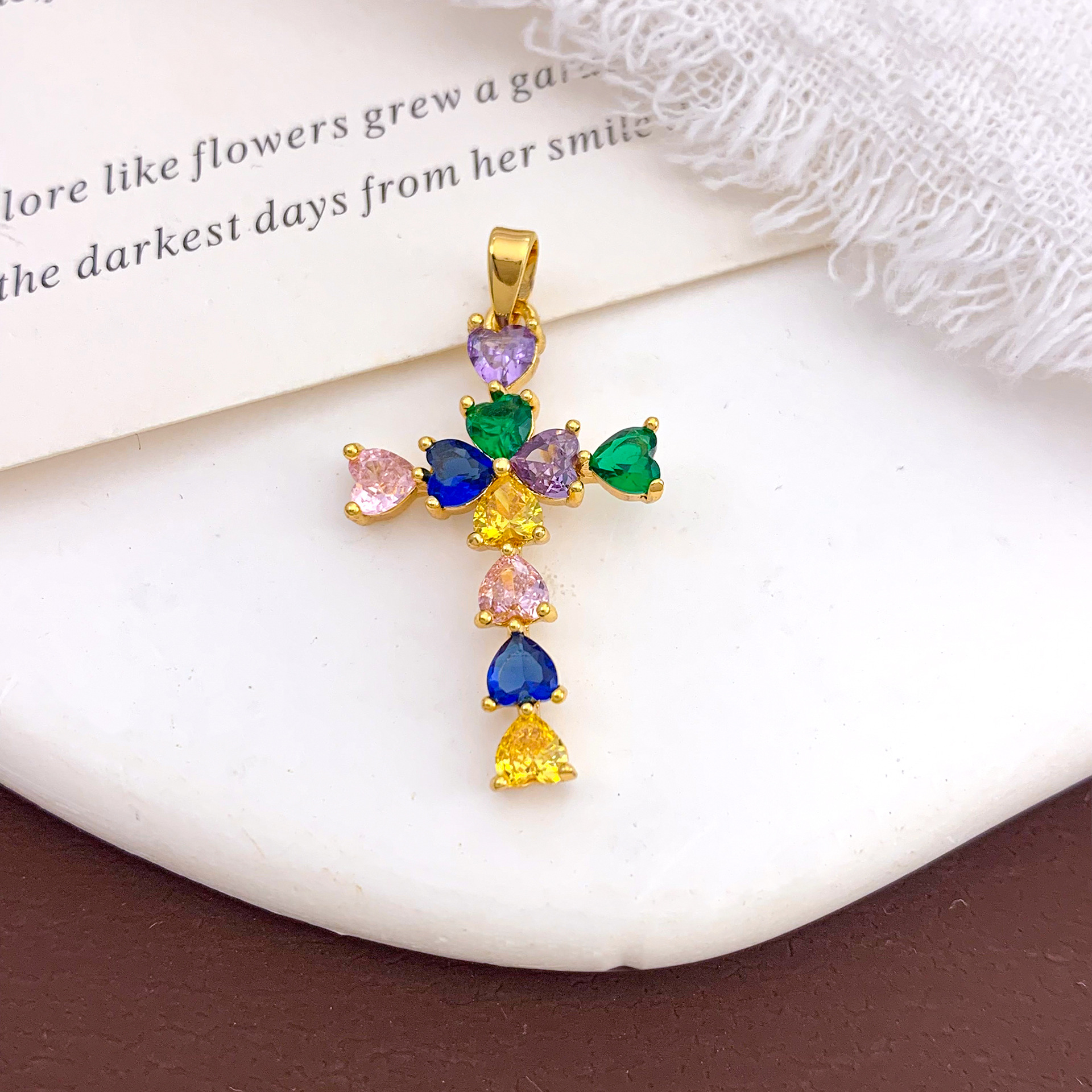 Xl1904 love color cross pendant gold