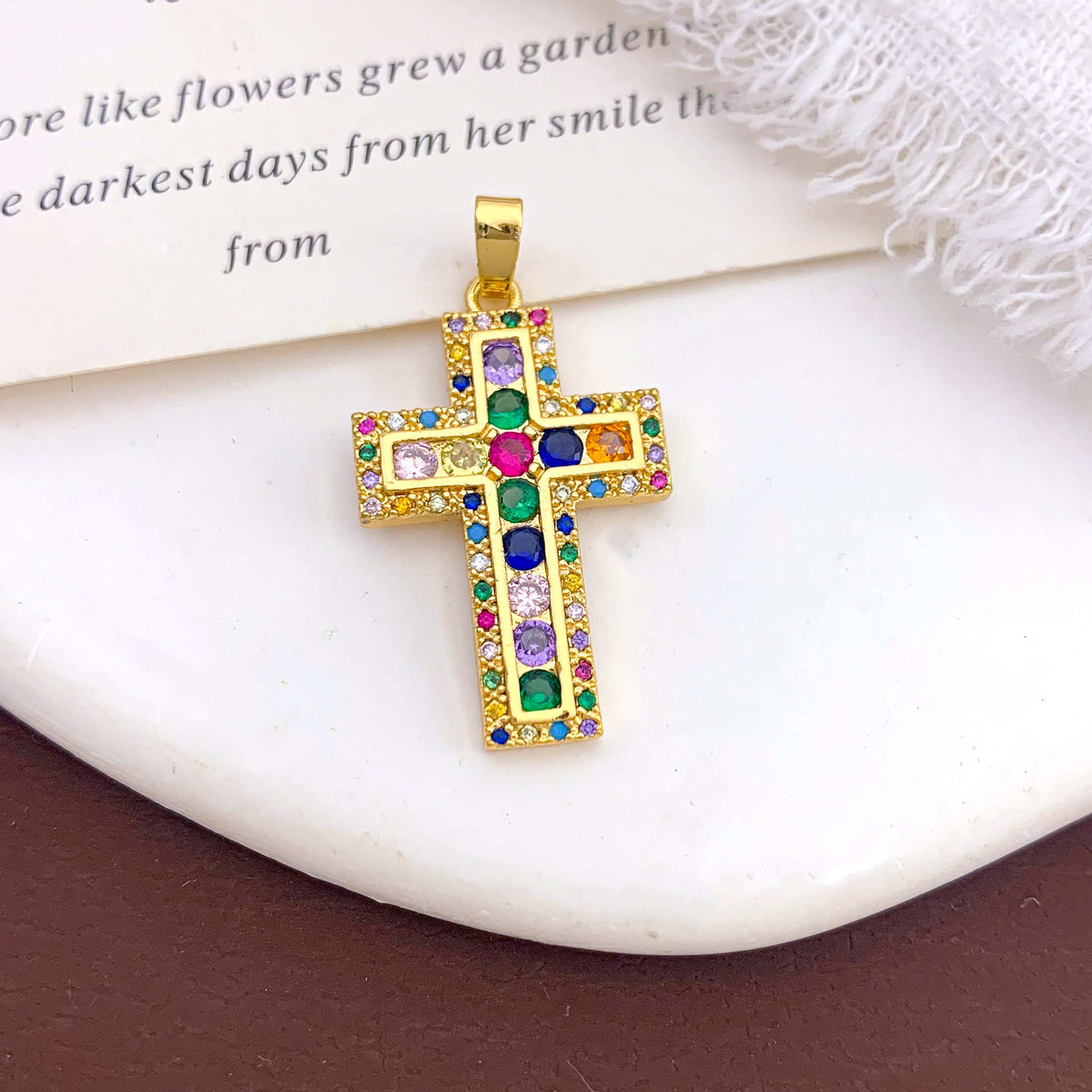 Xl2377 round color cross pendant gold