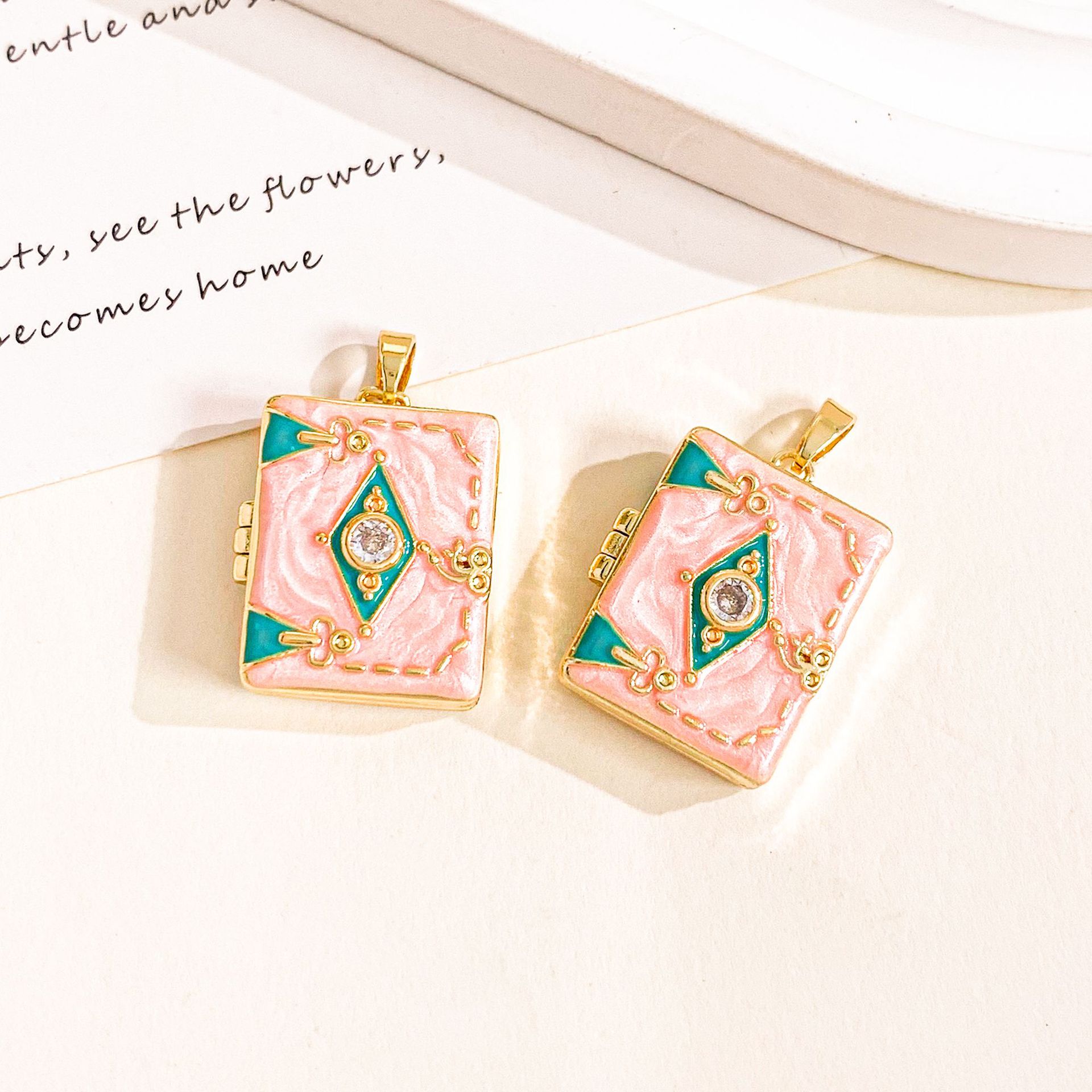 Xl4682 diamond-shaped gold pink photo clip pendant can be opened