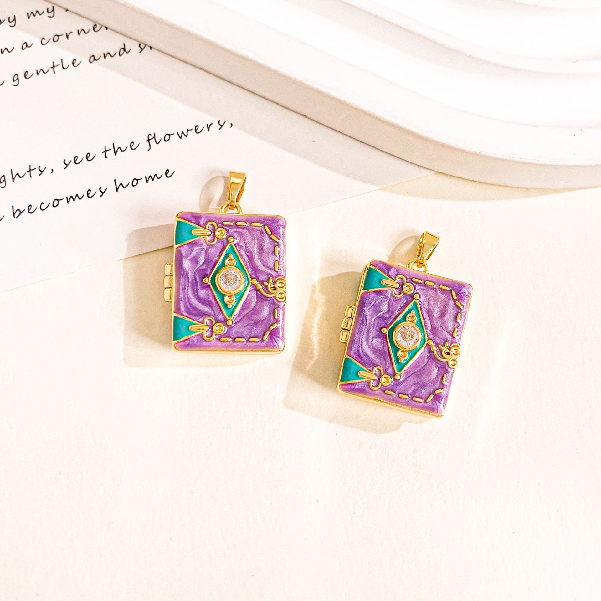 Xl4682 diamond-shaped gold purple photo clip pendant can be opened